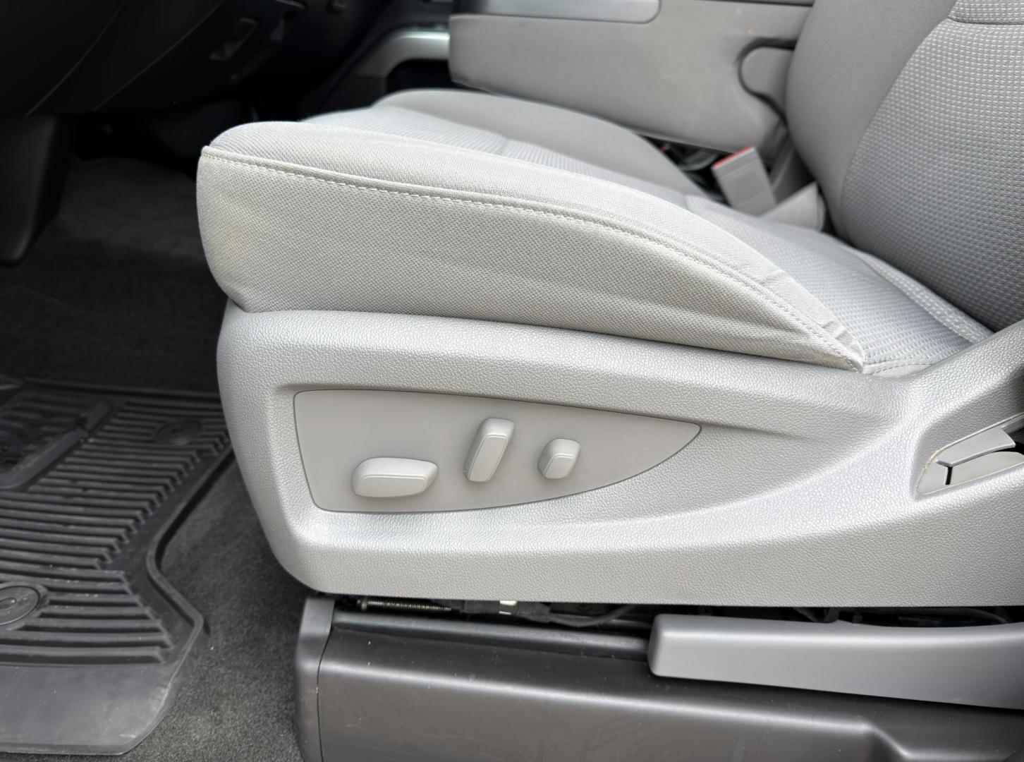 2014 WHITE /Gray Chevrolet Silverado 1500 1LT Crew Cab 4WD (3GCUKREC2EG) with an 5.3L V8 engine, Automatic transmission, located at 2990 Old Orchard Rd., Jackson, MO, 63755, 37.354214, -89.612106 - 2014 Chevrolet Silverado 1500 LT 1-Owner 60xxx miles 4x4 5.3L V8 Automatic Backup Camera Power Driver Seat Bluetooth Remote Start Cruise Power Windows/Locks/Mirrors We have financing available and we accept trades! Fill out a credit application on our website or come by today! If you ha - Photo#4