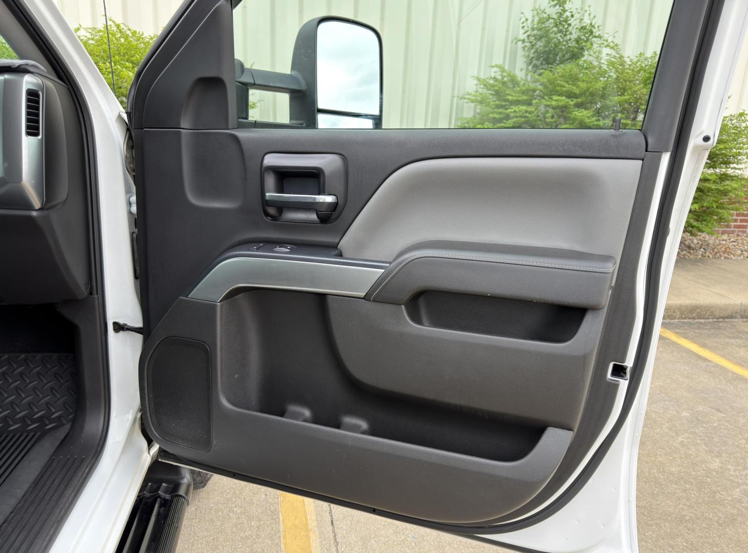 2014 WHITE /Gray Chevrolet Silverado 1500 1LT Crew Cab 4WD (3GCUKREC2EG) with an 5.3L V8 engine, Automatic transmission, located at 2990 Old Orchard Rd., Jackson, MO, 63755, 37.354214, -89.612106 - 2014 Chevrolet Silverado 1500 LT 1-Owner 60xxx miles 4x4 5.3L V8 Automatic Backup Camera Power Driver Seat Bluetooth Remote Start Cruise Power Windows/Locks/Mirrors We have financing available and we accept trades! Fill out a credit application on our website or come by today! If you ha - Photo#15