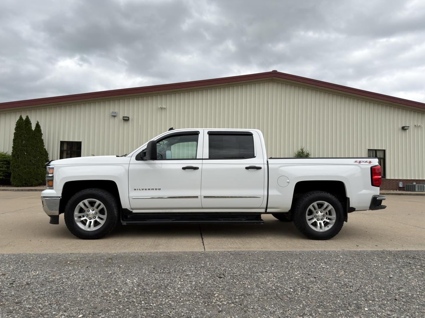 2014 WHITE /Gray Chevrolet Silverado 1500 1LT Crew Cab 4WD (3GCUKREC2EG) with an 5.3L V8 engine, Automatic transmission, located at 2990 Old Orchard Rd., Jackson, MO, 63755, 37.354214, -89.612106 - 2014 Chevrolet Silverado 1500 LT 1-Owner 60xxx miles 4x4 5.3L V8 Automatic Backup Camera Power Driver Seat Bluetooth Remote Start Cruise Power Windows/Locks/Mirrors We have financing available and we accept trades! Fill out a credit application on our website or come by today! If you ha - Photo#7