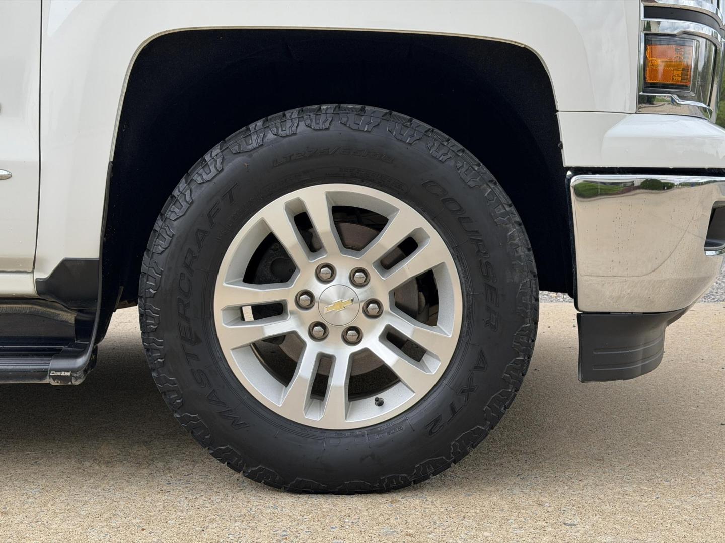 2014 WHITE /Gray Chevrolet Silverado 1500 1LT Crew Cab 4WD (3GCUKREC2EG) with an 5.3L V8 engine, Automatic transmission, located at 2990 Old Orchard Rd., Jackson, MO, 63755, 37.354214, -89.612106 - 2014 Chevrolet Silverado 1500 LT 1-Owner 60xxx miles 4x4 5.3L V8 Automatic Backup Camera Power Driver Seat Bluetooth Remote Start Cruise Power Windows/Locks/Mirrors We have financing available and we accept trades! Fill out a credit application on our website or come by today! If you ha - Photo#37