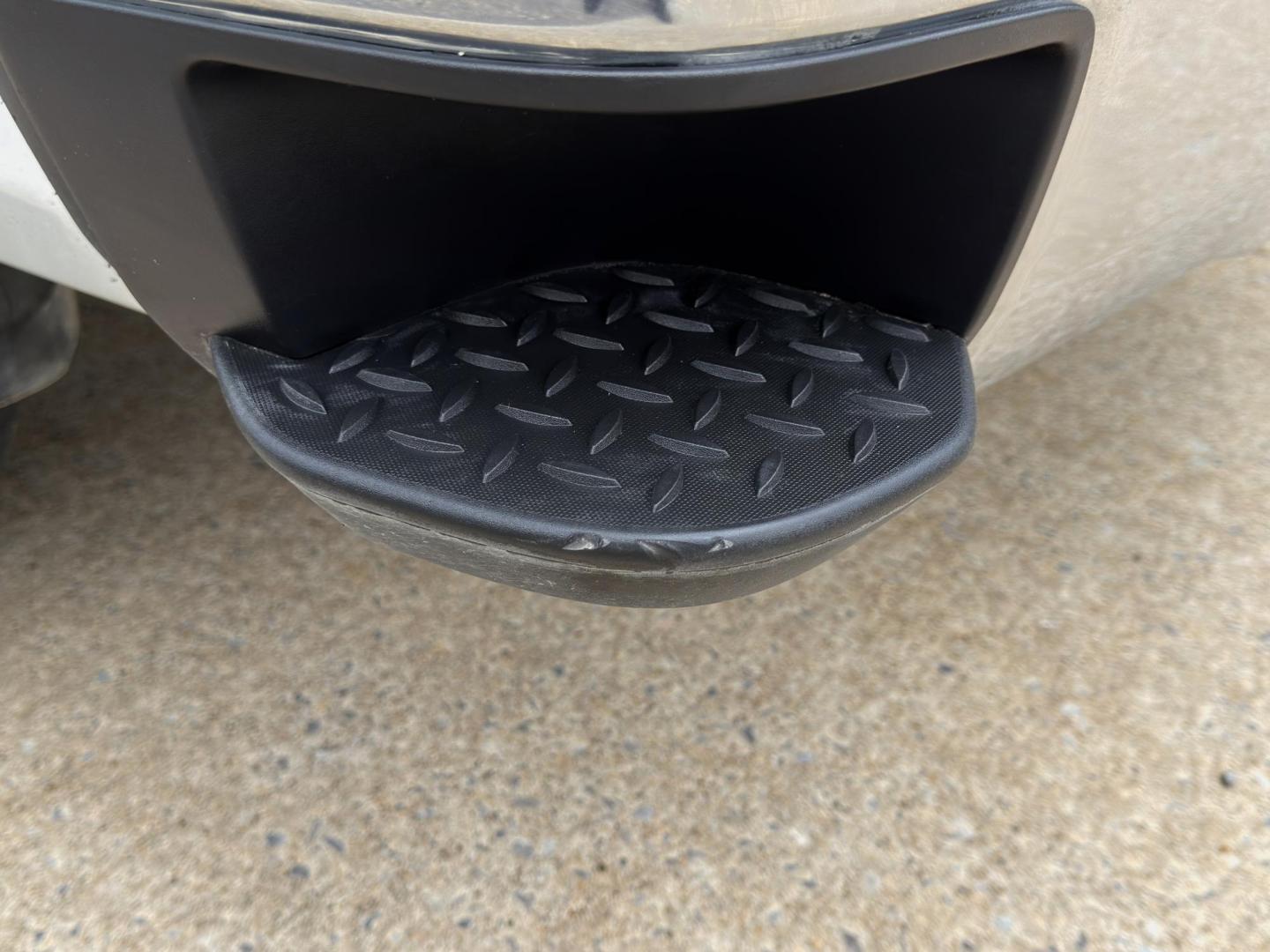 2014 WHITE /Gray Chevrolet Silverado 1500 1LT Crew Cab 4WD (3GCUKREC2EG) with an 5.3L V8 engine, Automatic transmission, located at 2990 Old Orchard Rd., Jackson, MO, 63755, 37.354214, -89.612106 - 2014 Chevrolet Silverado 1500 LT 1-Owner 60xxx miles 4x4 5.3L V8 Automatic Backup Camera Power Driver Seat Bluetooth Remote Start Cruise Power Windows/Locks/Mirrors We have financing available and we accept trades! Fill out a credit application on our website or come by today! If you ha - Photo#38