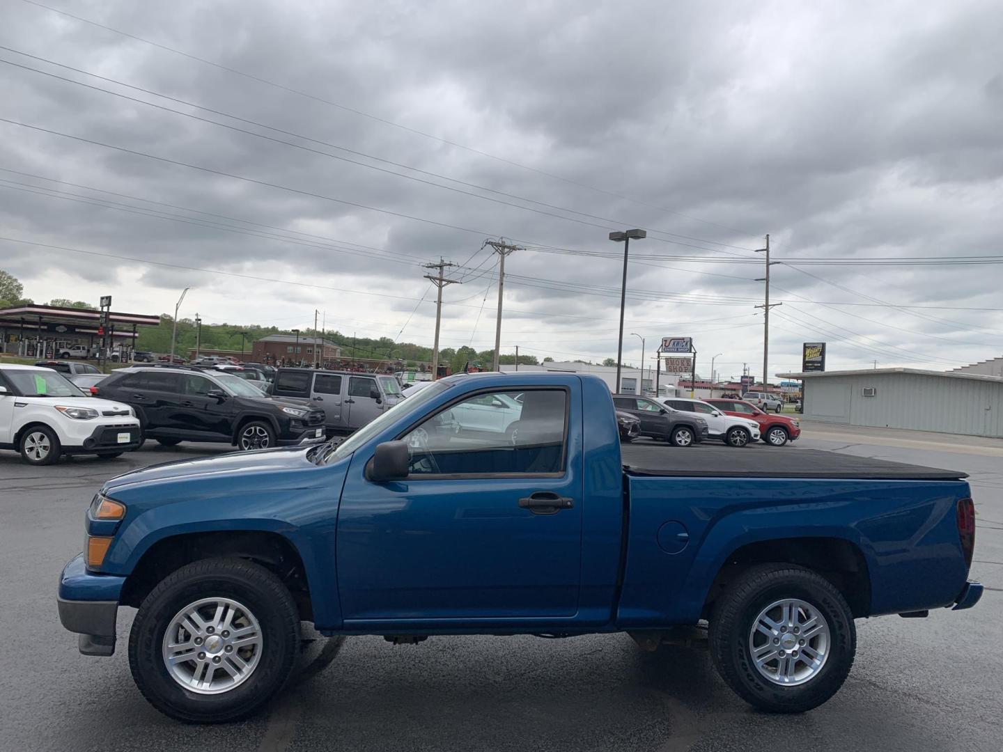 2011 BLUE /BLACK Chevrolet Colorado 1LT 4WD (1GCGTCF98B8) with an 2.9L L4 DOHC 16V engine, Automatic transmission, located at 506 S. Kingshighway, Cape Girardeau, MO, 63703, (573) 235-5000, 37.294991, -89.553635 - 2011 Chevrolet Colorado 1LT 4WD 68,xxx miles Low Miles! 4WD Cruise Bed Cover Power Windows/Locks/Mirrors We have financing available and we accept trades! Fill out a credit application on our website or come by today! If you have any questions, give us a call at (573) 235-5000 or visit our - Photo#4