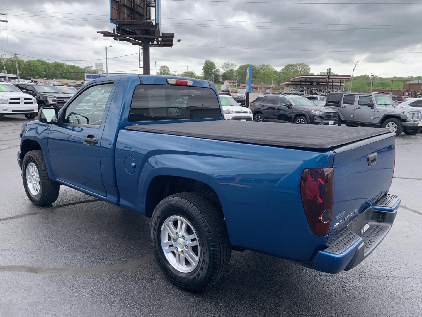 2011 BLUE /BLACK Chevrolet Colorado 1LT 4WD (1GCGTCF98B8) with an 2.9L L4 DOHC 16V engine, Automatic transmission, located at 506 S. Kingshighway, Cape Girardeau, MO, 63703, (573) 235-5000, 37.294991, -89.553635 - 2011 Chevrolet Colorado 1LT 4WD 68,xxx miles Low Miles! 4WD Cruise Bed Cover Power Windows/Locks/Mirrors We have financing available and we accept trades! Fill out a credit application on our website or come by today! If you have any questions, give us a call at (573) 235-5000 or visit our - Photo#5