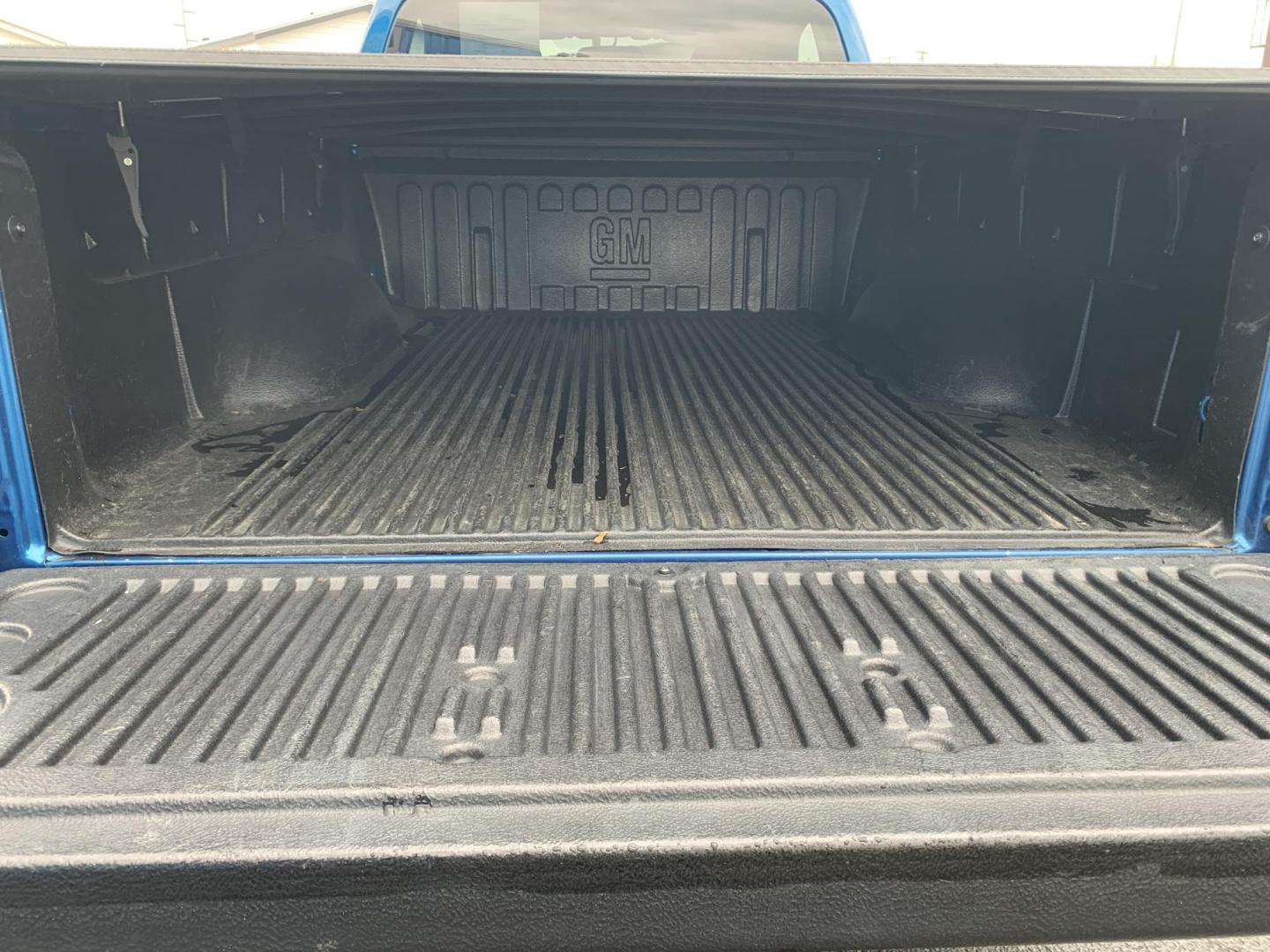 2011 BLUE /BLACK Chevrolet Colorado 1LT 4WD (1GCGTCF98B8) with an 2.9L L4 DOHC 16V engine, Automatic transmission, located at 506 S. Kingshighway, Cape Girardeau, MO, 63703, (573) 235-5000, 37.294991, -89.553635 - 2011 Chevrolet Colorado 1LT 4WD 68,xxx miles Low Miles! 4WD Cruise Bed Cover Power Windows/Locks/Mirrors We have financing available and we accept trades! Fill out a credit application on our website or come by today! If you have any questions, give us a call at (573) 235-5000 or visit our - Photo#7