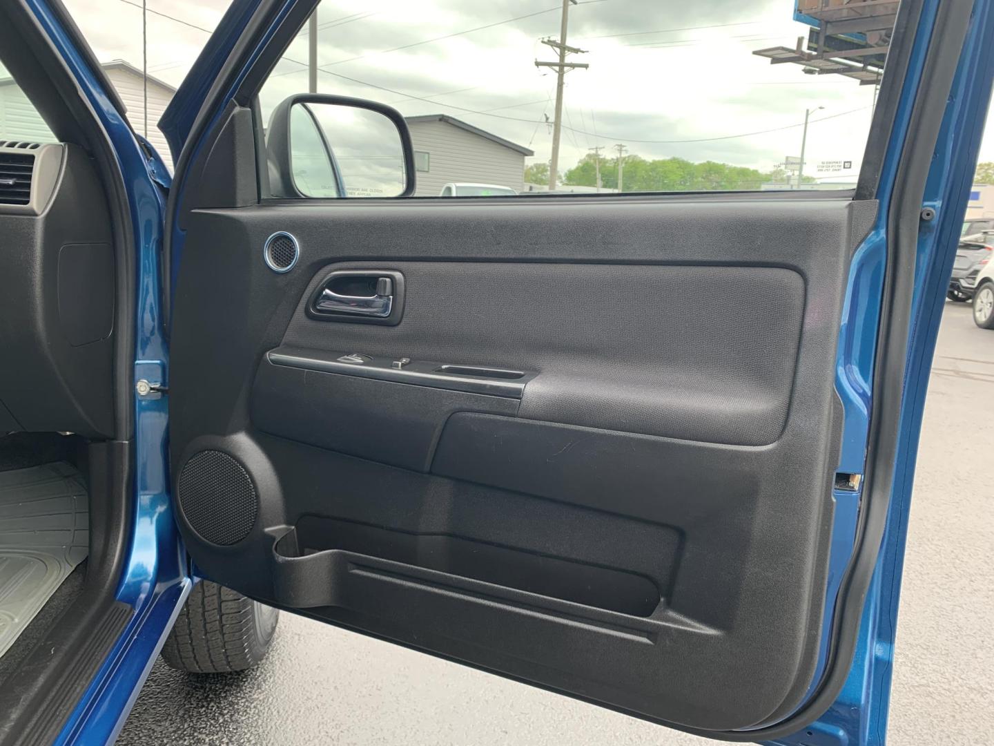 2011 BLUE /BLACK Chevrolet Colorado 1LT 4WD (1GCGTCF98B8) with an 2.9L L4 DOHC 16V engine, Automatic transmission, located at 506 S. Kingshighway, Cape Girardeau, MO, 63703, (573) 235-5000, 37.294991, -89.553635 - 2011 Chevrolet Colorado 1LT 4WD 68,xxx miles Low Miles! 4WD Cruise Bed Cover Power Windows/Locks/Mirrors We have financing available and we accept trades! Fill out a credit application on our website or come by today! If you have any questions, give us a call at (573) 235-5000 or visit our - Photo#10