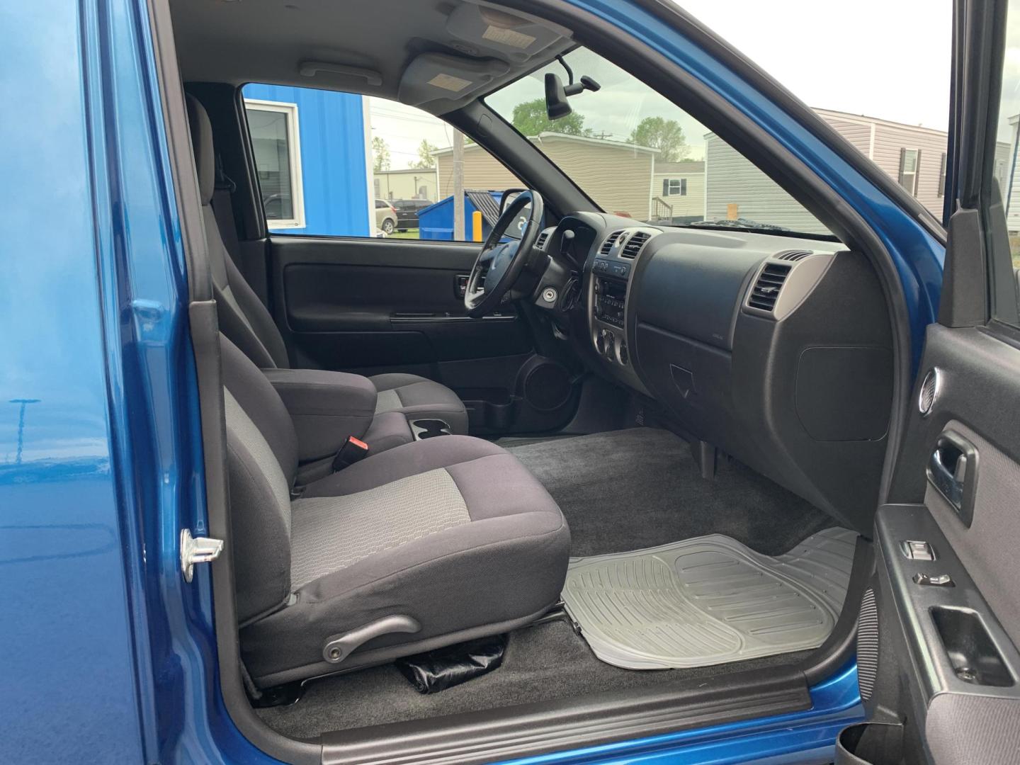 2011 BLUE /BLACK Chevrolet Colorado 1LT 4WD (1GCGTCF98B8) with an 2.9L L4 DOHC 16V engine, Automatic transmission, located at 506 S. Kingshighway, Cape Girardeau, MO, 63703, (573) 235-5000, 37.294991, -89.553635 - 2011 Chevrolet Colorado 1LT 4WD 68,xxx miles Low Miles! 4WD Cruise Bed Cover Power Windows/Locks/Mirrors We have financing available and we accept trades! Fill out a credit application on our website or come by today! If you have any questions, give us a call at (573) 235-5000 or visit our - Photo#11