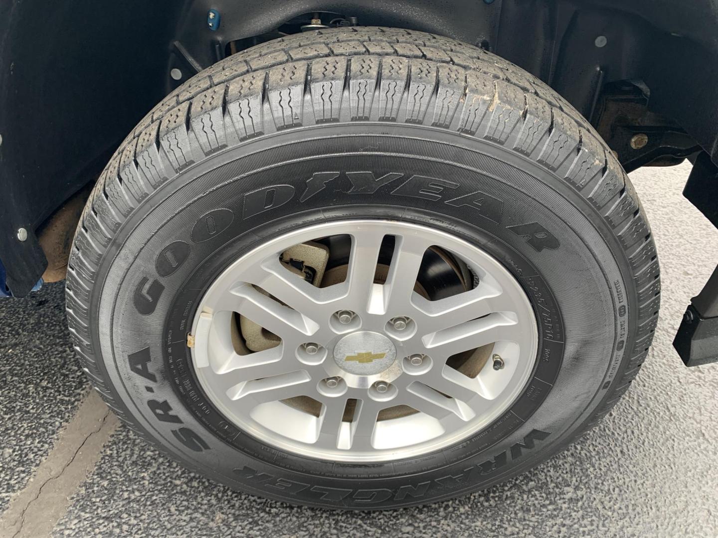 2011 BLUE /BLACK Chevrolet Colorado 1LT 4WD (1GCGTCF98B8) with an 2.9L L4 DOHC 16V engine, Automatic transmission, located at 506 S. Kingshighway, Cape Girardeau, MO, 63703, (573) 235-5000, 37.294991, -89.553635 - 2011 Chevrolet Colorado 1LT 4WD 68,xxx miles Low Miles! 4WD Cruise Bed Cover Power Windows/Locks/Mirrors We have financing available and we accept trades! Fill out a credit application on our website or come by today! If you have any questions, give us a call at (573) 235-5000 or visit our - Photo#19