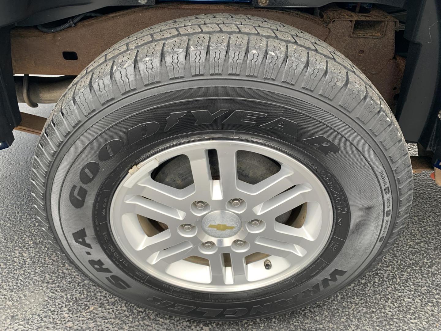 2011 BLUE /BLACK Chevrolet Colorado 1LT 4WD (1GCGTCF98B8) with an 2.9L L4 DOHC 16V engine, Automatic transmission, located at 506 S. Kingshighway, Cape Girardeau, MO, 63703, (573) 235-5000, 37.294991, -89.553635 - 2011 Chevrolet Colorado 1LT 4WD 68,xxx miles Low Miles! 4WD Cruise Bed Cover Power Windows/Locks/Mirrors We have financing available and we accept trades! Fill out a credit application on our website or come by today! If you have any questions, give us a call at (573) 235-5000 or visit our - Photo#20