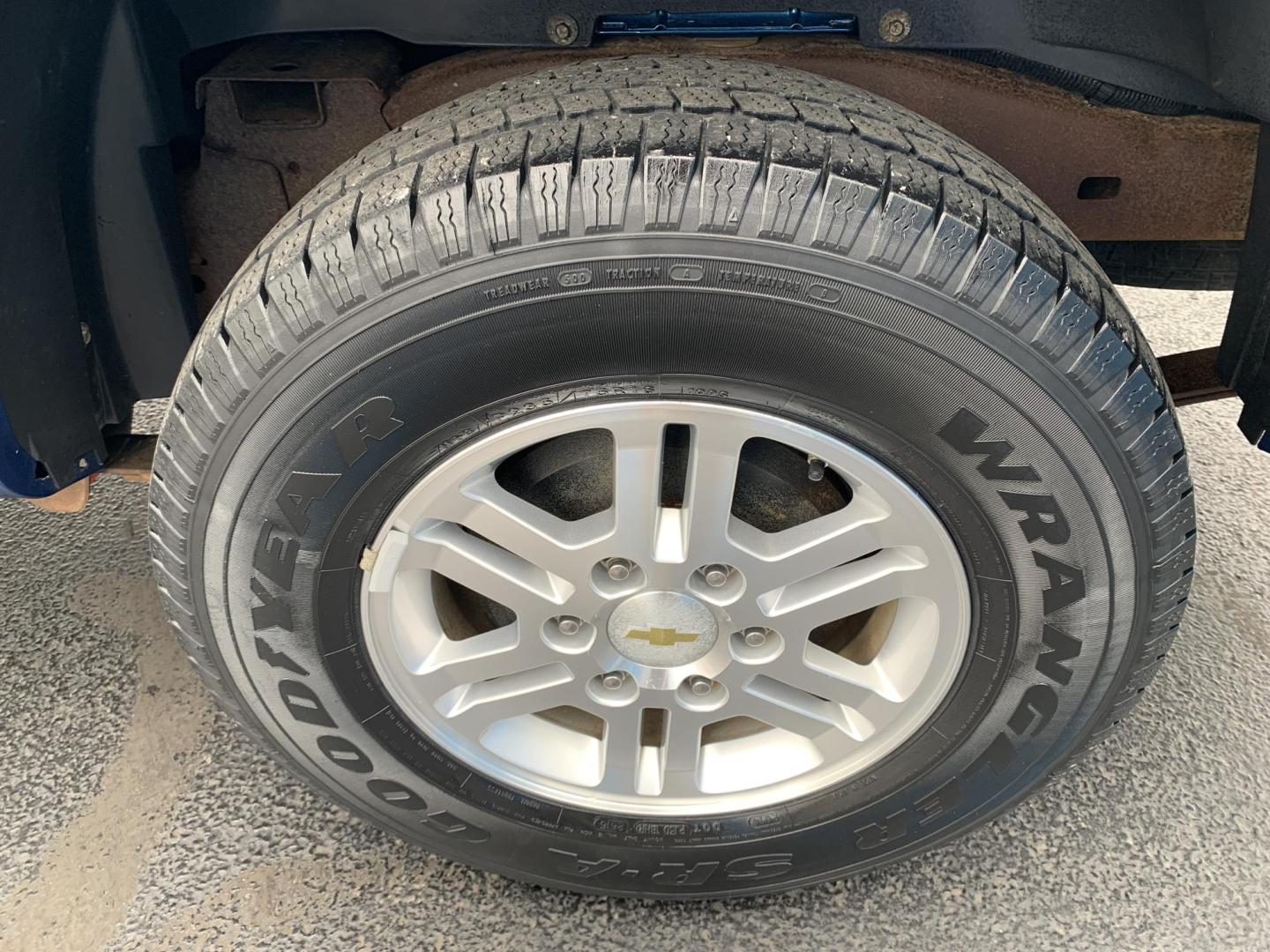 2011 BLUE /BLACK Chevrolet Colorado 1LT 4WD (1GCGTCF98B8) with an 2.9L L4 DOHC 16V engine, Automatic transmission, located at 506 S. Kingshighway, Cape Girardeau, MO, 63703, (573) 235-5000, 37.294991, -89.553635 - 2011 Chevrolet Colorado 1LT 4WD 68,xxx miles Low Miles! 4WD Cruise Bed Cover Power Windows/Locks/Mirrors We have financing available and we accept trades! Fill out a credit application on our website or come by today! If you have any questions, give us a call at (573) 235-5000 or visit our - Photo#21