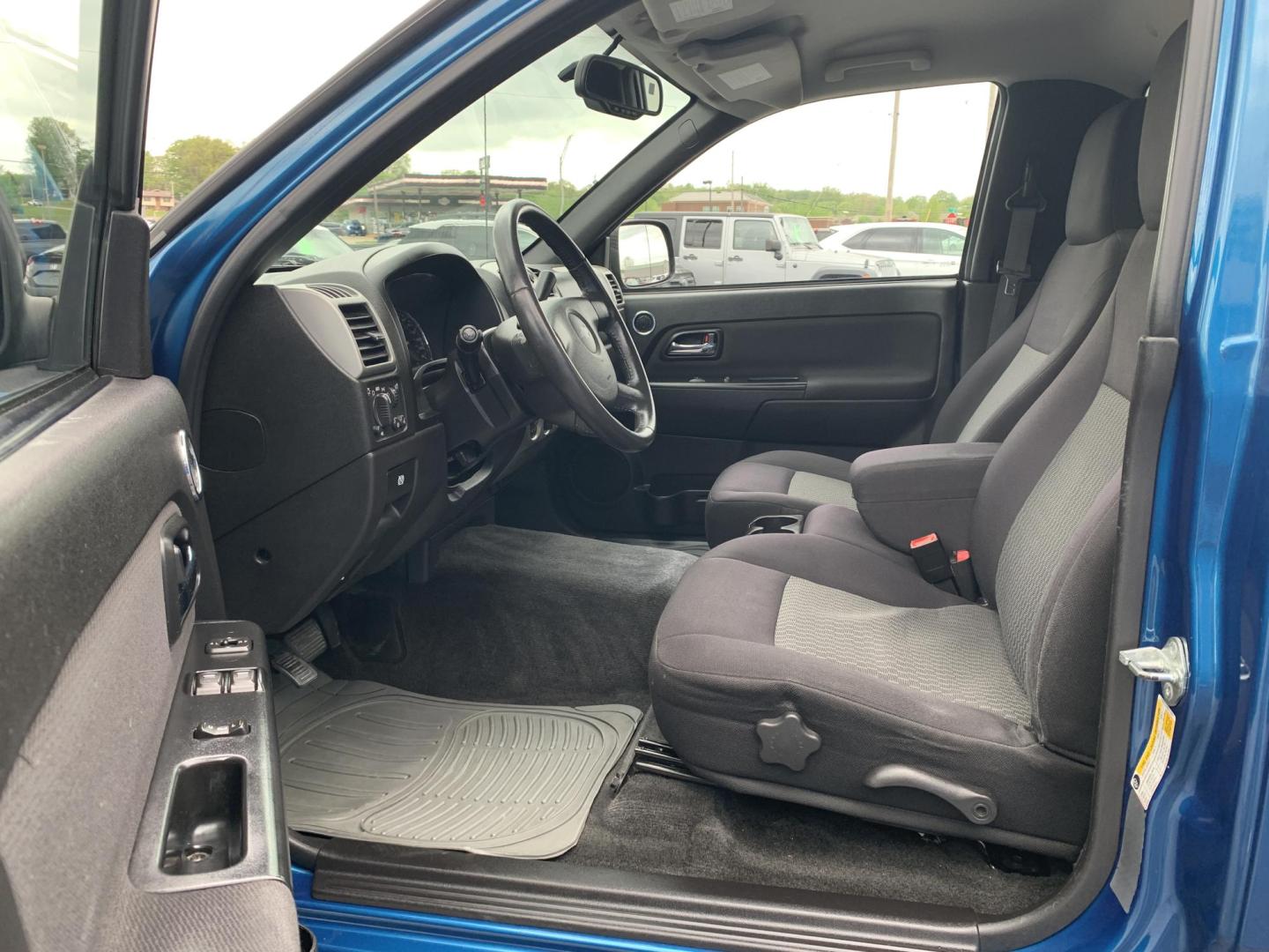 2011 BLUE /BLACK Chevrolet Colorado 1LT 4WD (1GCGTCF98B8) with an 2.9L L4 DOHC 16V engine, Automatic transmission, located at 506 S. Kingshighway, Cape Girardeau, MO, 63703, (573) 235-5000, 37.294991, -89.553635 - 2011 Chevrolet Colorado 1LT 4WD 68,xxx miles Low Miles! 4WD Cruise Bed Cover Power Windows/Locks/Mirrors We have financing available and we accept trades! Fill out a credit application on our website or come by today! If you have any questions, give us a call at (573) 235-5000 or visit our - Photo#13