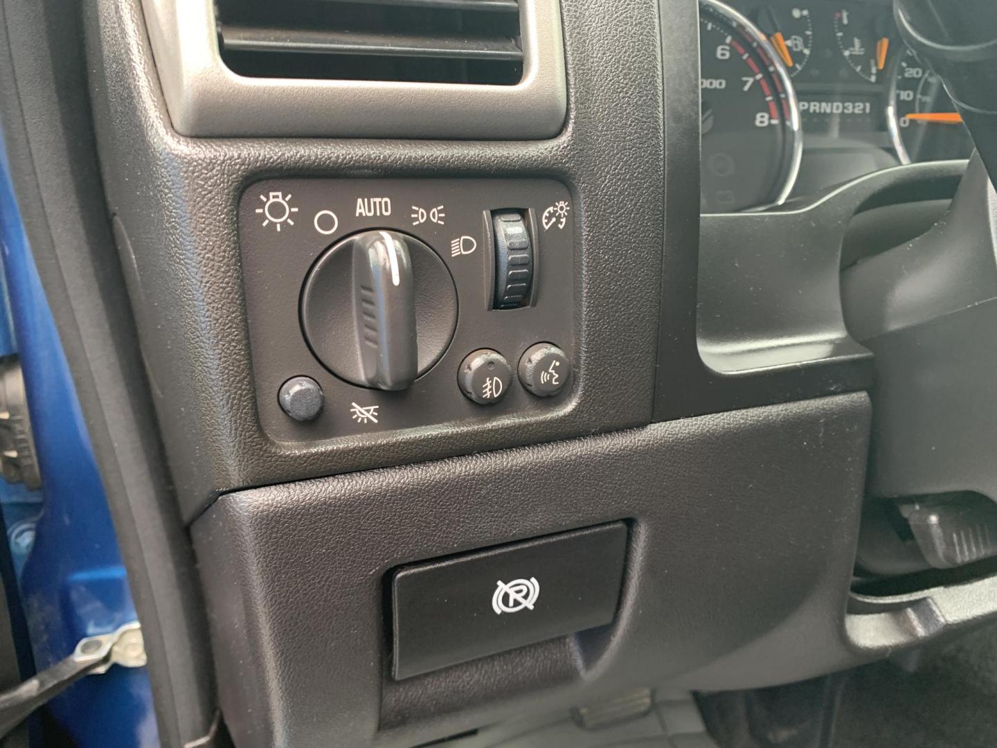 2011 BLUE /BLACK Chevrolet Colorado 1LT 4WD (1GCGTCF98B8) with an 2.9L L4 DOHC 16V engine, Automatic transmission, located at 506 S. Kingshighway, Cape Girardeau, MO, 63703, (573) 235-5000, 37.294991, -89.553635 - 2011 Chevrolet Colorado 1LT 4WD 68,xxx miles Low Miles! 4WD Cruise Bed Cover Power Windows/Locks/Mirrors We have financing available and we accept trades! Fill out a credit application on our website or come by today! If you have any questions, give us a call at (573) 235-5000 or visit our - Photo#15