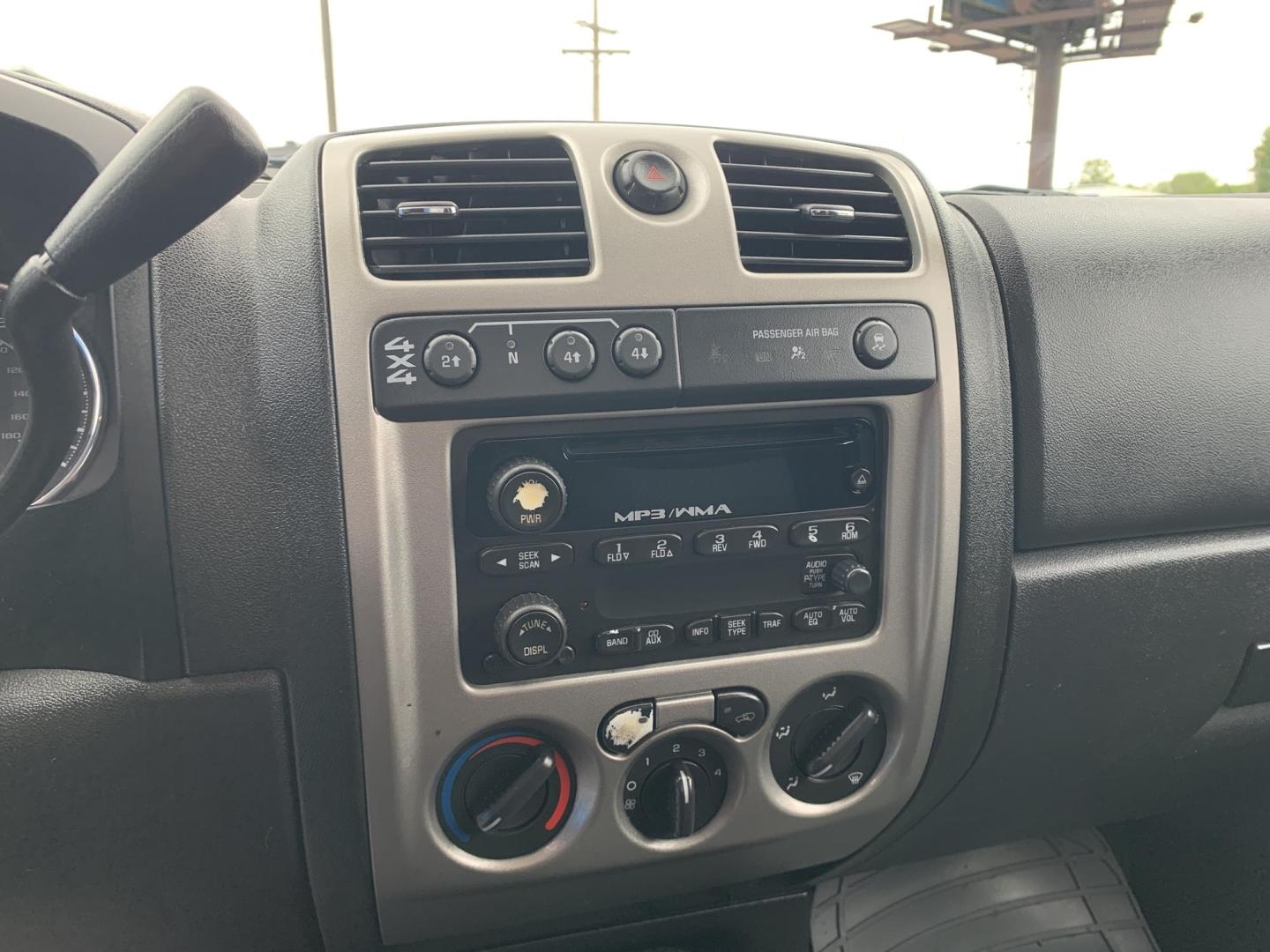 2011 BLUE /BLACK Chevrolet Colorado 1LT 4WD (1GCGTCF98B8) with an 2.9L L4 DOHC 16V engine, Automatic transmission, located at 506 S. Kingshighway, Cape Girardeau, MO, 63703, (573) 235-5000, 37.294991, -89.553635 - 2011 Chevrolet Colorado 1LT 4WD 68,xxx miles Low Miles! 4WD Cruise Bed Cover Power Windows/Locks/Mirrors We have financing available and we accept trades! Fill out a credit application on our website or come by today! If you have any questions, give us a call at (573) 235-5000 or visit our - Photo#18