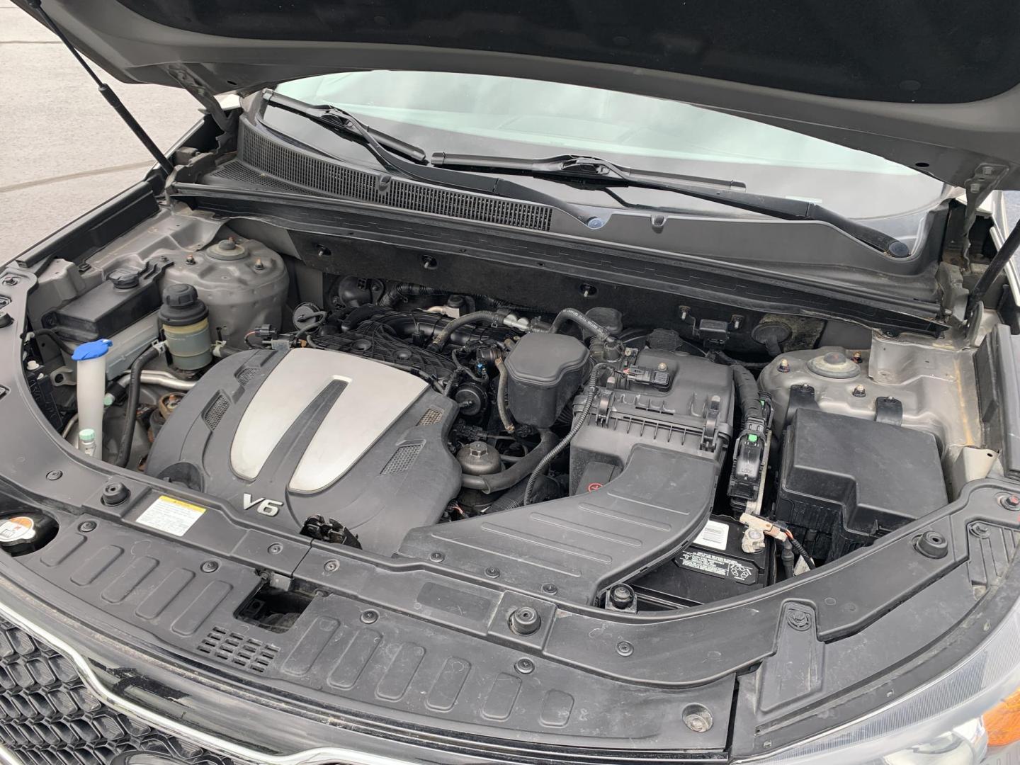 2013 GRAY /BLACK Kia Sorento SX AWD (5XYKWDA22DG) with an 3.5L V6 DOHC 24V engine, Automatic transmission, located at 506 S. Kingshighway, Cape Girardeau, MO, 63703, (573) 235-5000, 37.294991, -89.553635 - 2013 Kia Sorento SX AWD 97,xxx miles Heated and Cooled Drivers Seat Heated Steering Wheel AWD Bluetooth Power Seats Leather Seats Sun Roof 3rd. Row We have financing available and we accept trades! Fill out a credit application on our website or come by today! If you have any questions, - Photo#2