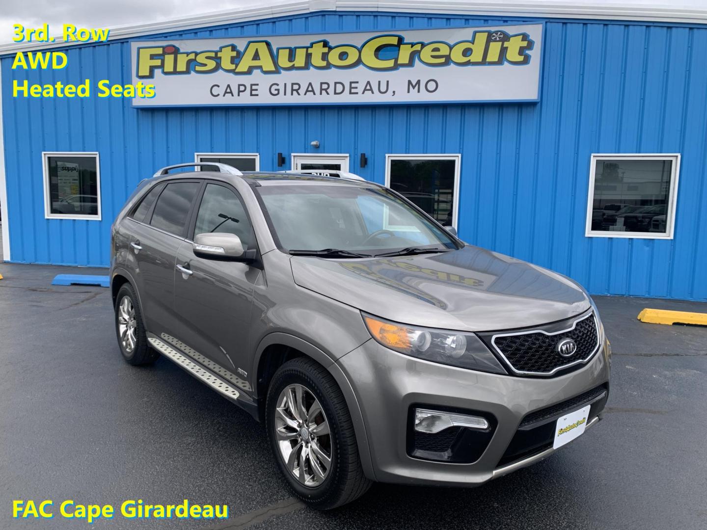2013 GRAY /BLACK Kia Sorento SX AWD (5XYKWDA22DG) with an 3.5L V6 DOHC 24V engine, Automatic transmission, located at 506 S. Kingshighway, Cape Girardeau, MO, 63703, (573) 235-5000, 37.294991, -89.553635 - 2013 Kia Sorento SX AWD 97,xxx miles Heated and Cooled Drivers Seat Heated Steering Wheel AWD Bluetooth Power Seats Leather Seats Sun Roof 3rd. Row We have financing available and we accept trades! Fill out a credit application on our website or come by today! If you have any questions, - Photo#0
