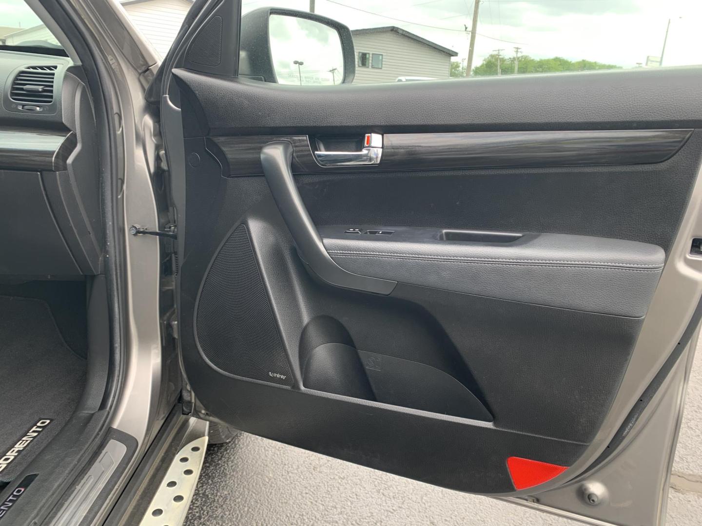 2013 GRAY /BLACK Kia Sorento SX AWD (5XYKWDA22DG) with an 3.5L V6 DOHC 24V engine, Automatic transmission, located at 506 S. Kingshighway, Cape Girardeau, MO, 63703, (573) 235-5000, 37.294991, -89.553635 - 2013 Kia Sorento SX AWD 97,xxx miles Heated and Cooled Drivers Seat Heated Steering Wheel AWD Bluetooth Power Seats Leather Seats Sun Roof 3rd. Row We have financing available and we accept trades! Fill out a credit application on our website or come by today! If you have any questions, - Photo#10