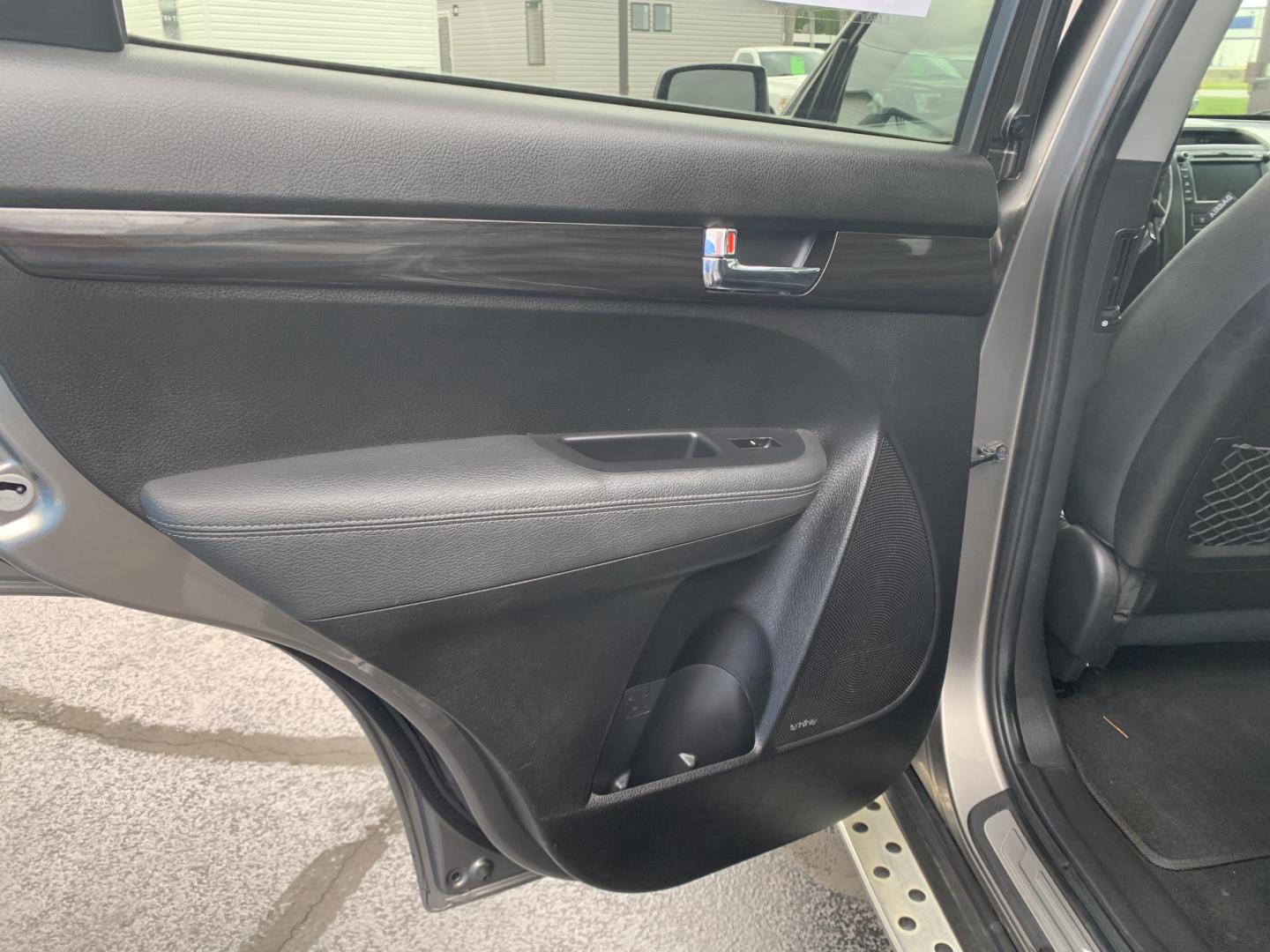 2013 GRAY /BLACK Kia Sorento SX AWD (5XYKWDA22DG) with an 3.5L V6 DOHC 24V engine, Automatic transmission, located at 506 S. Kingshighway, Cape Girardeau, MO, 63703, (573) 235-5000, 37.294991, -89.553635 - 2013 Kia Sorento SX AWD 97,xxx miles Heated and Cooled Drivers Seat Heated Steering Wheel AWD Bluetooth Power Seats Leather Seats Sun Roof 3rd. Row We have financing available and we accept trades! Fill out a credit application on our website or come by today! If you have any questions, - Photo#15