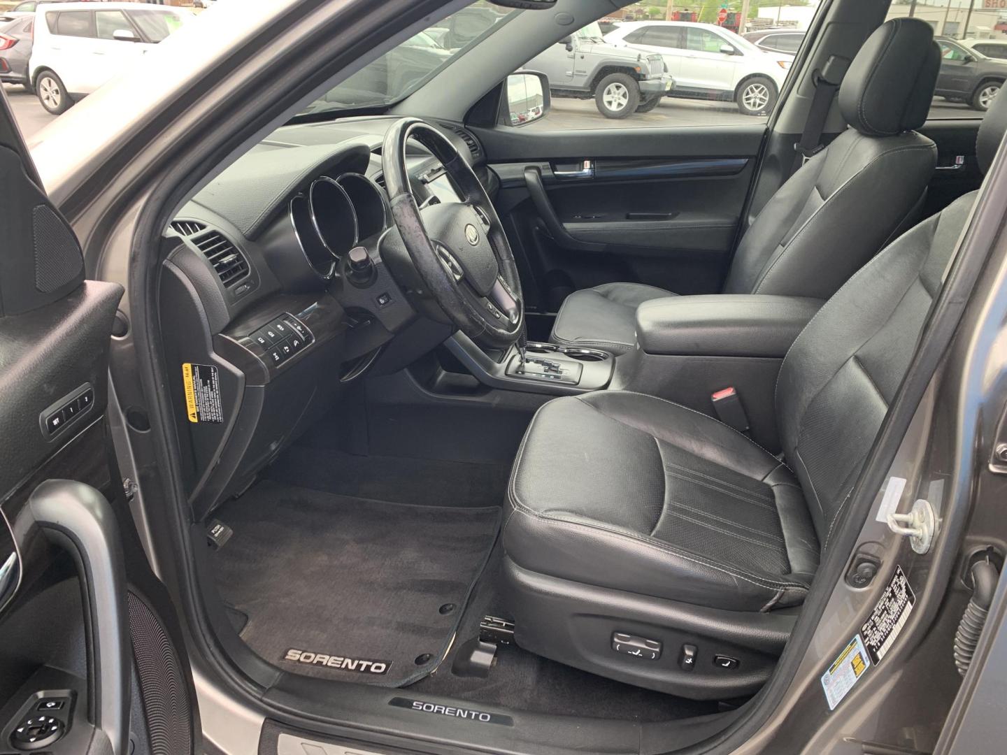 2013 GRAY /BLACK Kia Sorento SX AWD (5XYKWDA22DG) with an 3.5L V6 DOHC 24V engine, Automatic transmission, located at 506 S. Kingshighway, Cape Girardeau, MO, 63703, (573) 235-5000, 37.294991, -89.553635 - 2013 Kia Sorento SX AWD 97,xxx miles Heated and Cooled Drivers Seat Heated Steering Wheel AWD Bluetooth Power Seats Leather Seats Sun Roof 3rd. Row We have financing available and we accept trades! Fill out a credit application on our website or come by today! If you have any questions, - Photo#18