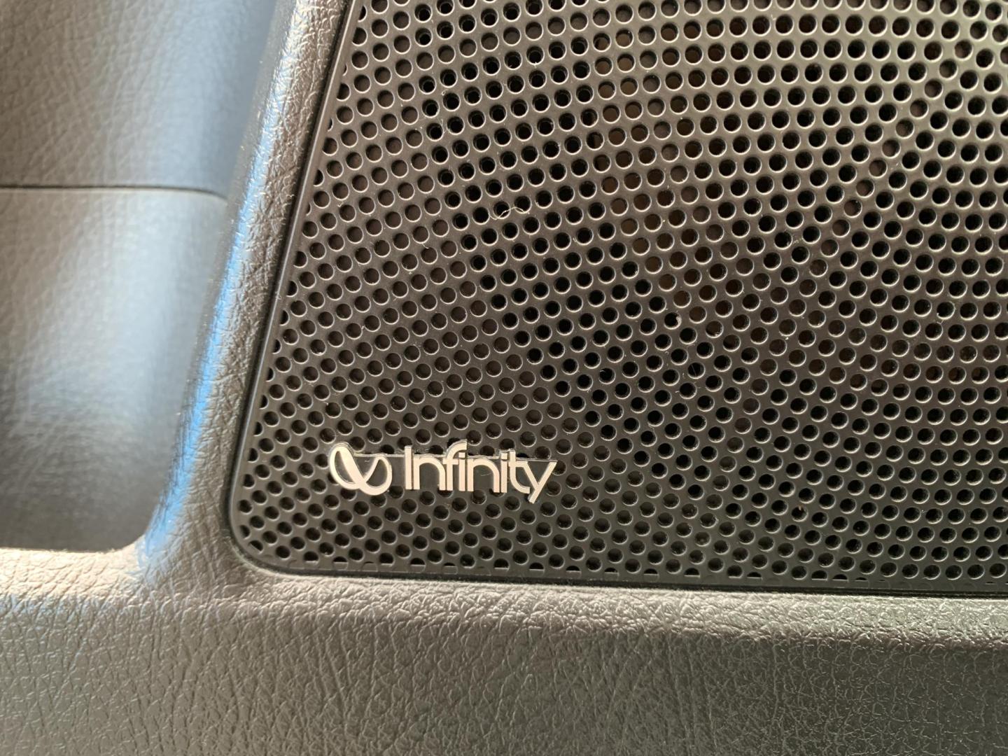 2013 GRAY /BLACK Kia Sorento SX AWD (5XYKWDA22DG) with an 3.5L V6 DOHC 24V engine, Automatic transmission, located at 506 S. Kingshighway, Cape Girardeau, MO, 63703, (573) 235-5000, 37.294991, -89.553635 - 2013 Kia Sorento SX AWD 97,xxx miles Heated and Cooled Drivers Seat Heated Steering Wheel AWD Bluetooth Power Seats Leather Seats Sun Roof 3rd. Row We have financing available and we accept trades! Fill out a credit application on our website or come by today! If you have any questions, - Photo#21