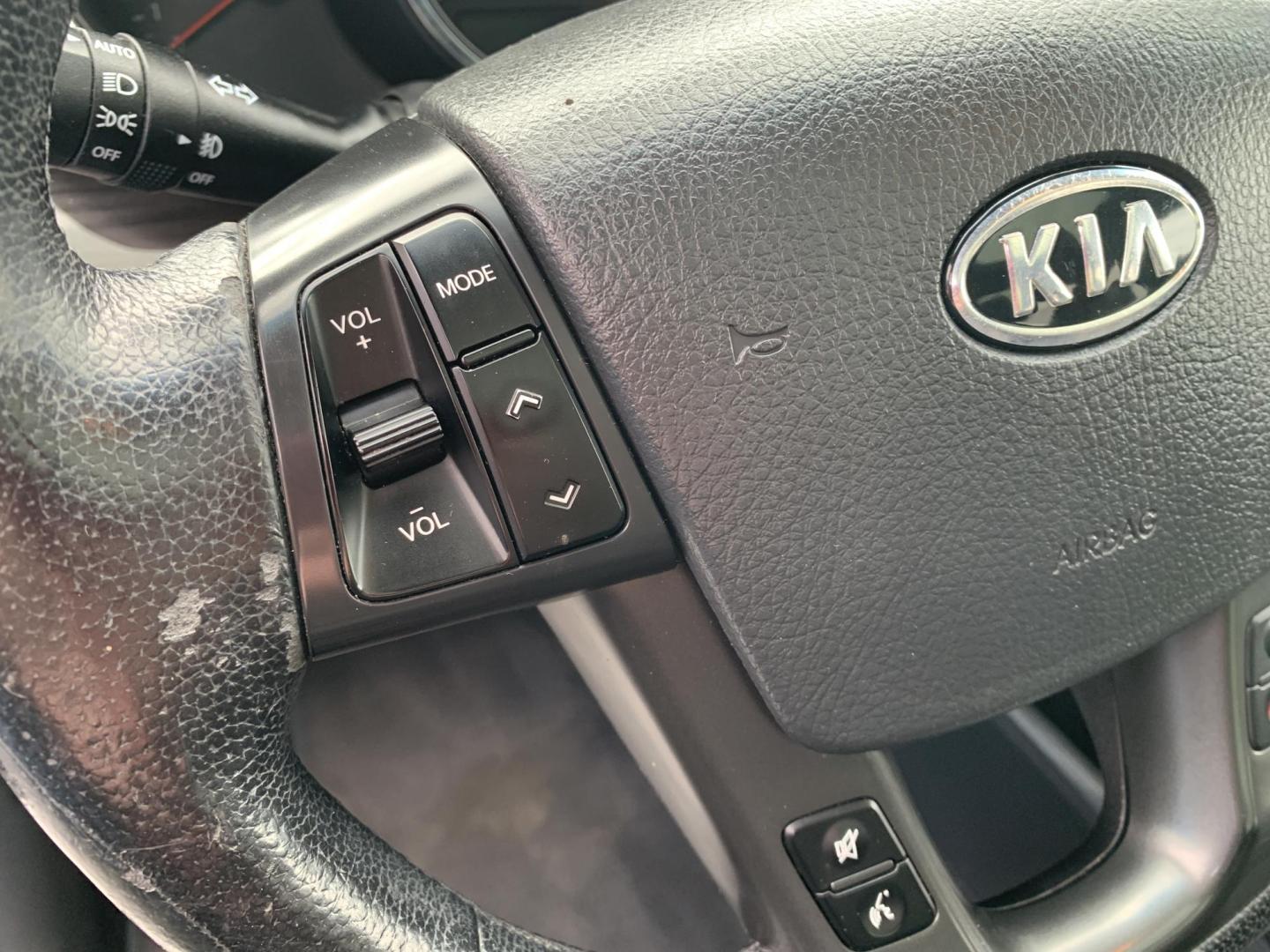 2013 GRAY /BLACK Kia Sorento SX AWD (5XYKWDA22DG) with an 3.5L V6 DOHC 24V engine, Automatic transmission, located at 506 S. Kingshighway, Cape Girardeau, MO, 63703, (573) 235-5000, 37.294991, -89.553635 - 2013 Kia Sorento SX AWD 97,xxx miles Heated and Cooled Drivers Seat Heated Steering Wheel AWD Bluetooth Power Seats Leather Seats Sun Roof 3rd. Row We have financing available and we accept trades! Fill out a credit application on our website or come by today! If you have any questions, - Photo#24