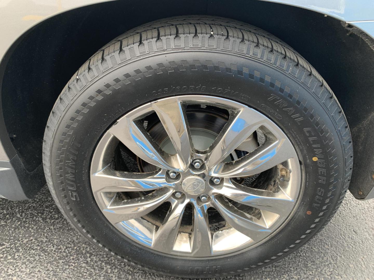 2013 GRAY /BLACK Kia Sorento SX AWD (5XYKWDA22DG) with an 3.5L V6 DOHC 24V engine, Automatic transmission, located at 506 S. Kingshighway, Cape Girardeau, MO, 63703, (573) 235-5000, 37.294991, -89.553635 - 2013 Kia Sorento SX AWD 97,xxx miles Heated and Cooled Drivers Seat Heated Steering Wheel AWD Bluetooth Power Seats Leather Seats Sun Roof 3rd. Row We have financing available and we accept trades! Fill out a credit application on our website or come by today! If you have any questions, - Photo#35