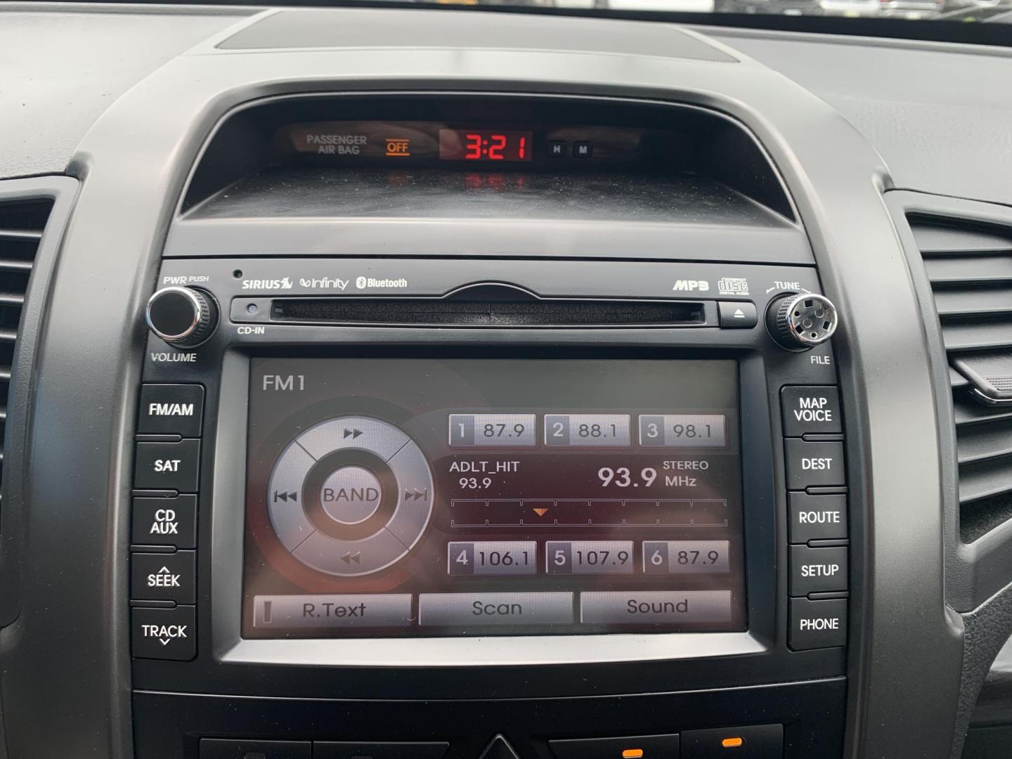 2013 GRAY /BLACK Kia Sorento SX AWD (5XYKWDA22DG) with an 3.5L V6 DOHC 24V engine, Automatic transmission, located at 506 S. Kingshighway, Cape Girardeau, MO, 63703, (573) 235-5000, 37.294991, -89.553635 - 2013 Kia Sorento SX AWD 97,xxx miles Heated and Cooled Drivers Seat Heated Steering Wheel AWD Bluetooth Power Seats Leather Seats Sun Roof 3rd. Row We have financing available and we accept trades! Fill out a credit application on our website or come by today! If you have any questions, - Photo#30