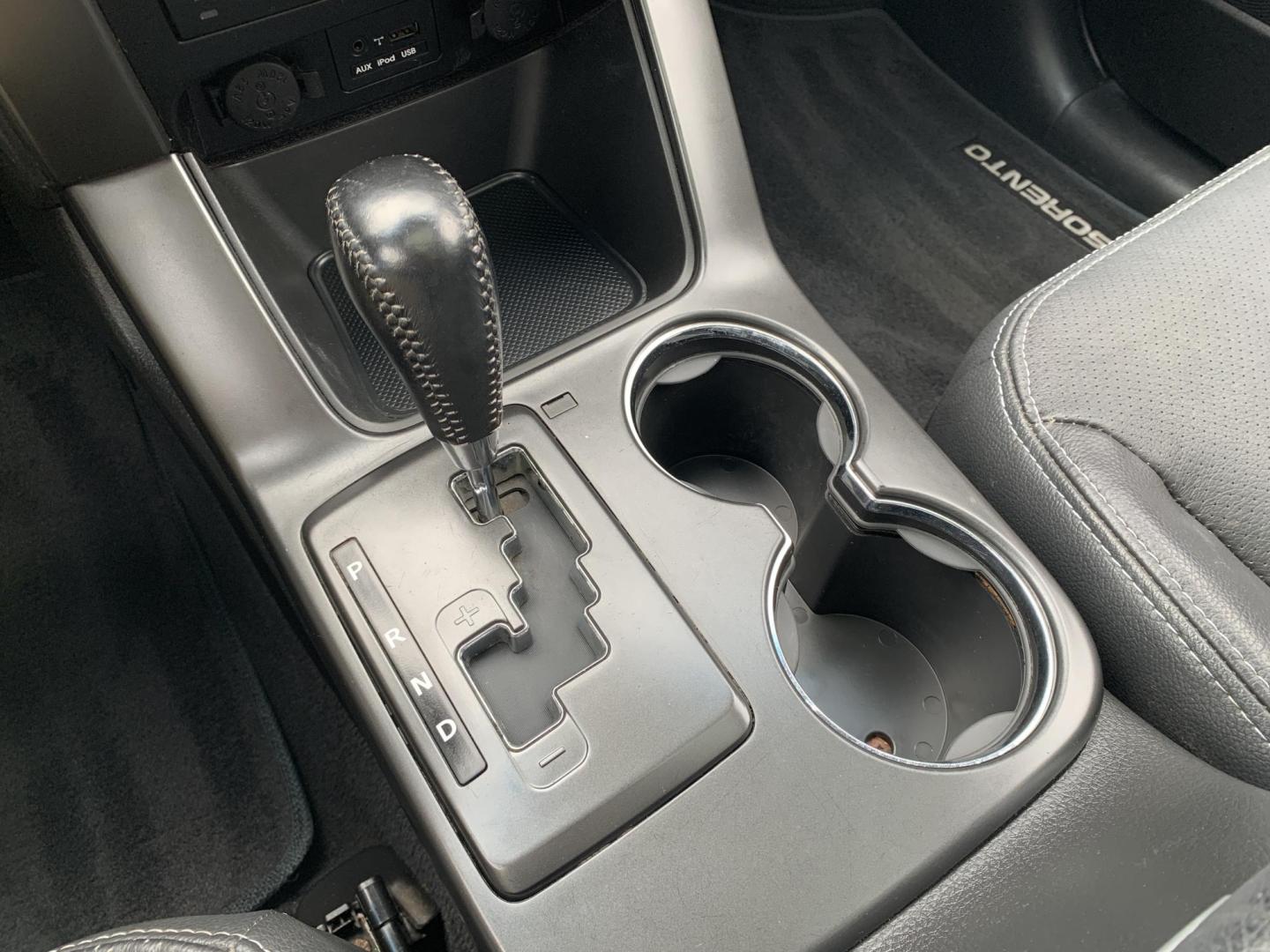 2013 GRAY /BLACK Kia Sorento SX AWD (5XYKWDA22DG) with an 3.5L V6 DOHC 24V engine, Automatic transmission, located at 506 S. Kingshighway, Cape Girardeau, MO, 63703, (573) 235-5000, 37.294991, -89.553635 - 2013 Kia Sorento SX AWD 97,xxx miles Heated and Cooled Drivers Seat Heated Steering Wheel AWD Bluetooth Power Seats Leather Seats Sun Roof 3rd. Row We have financing available and we accept trades! Fill out a credit application on our website or come by today! If you have any questions, - Photo#33