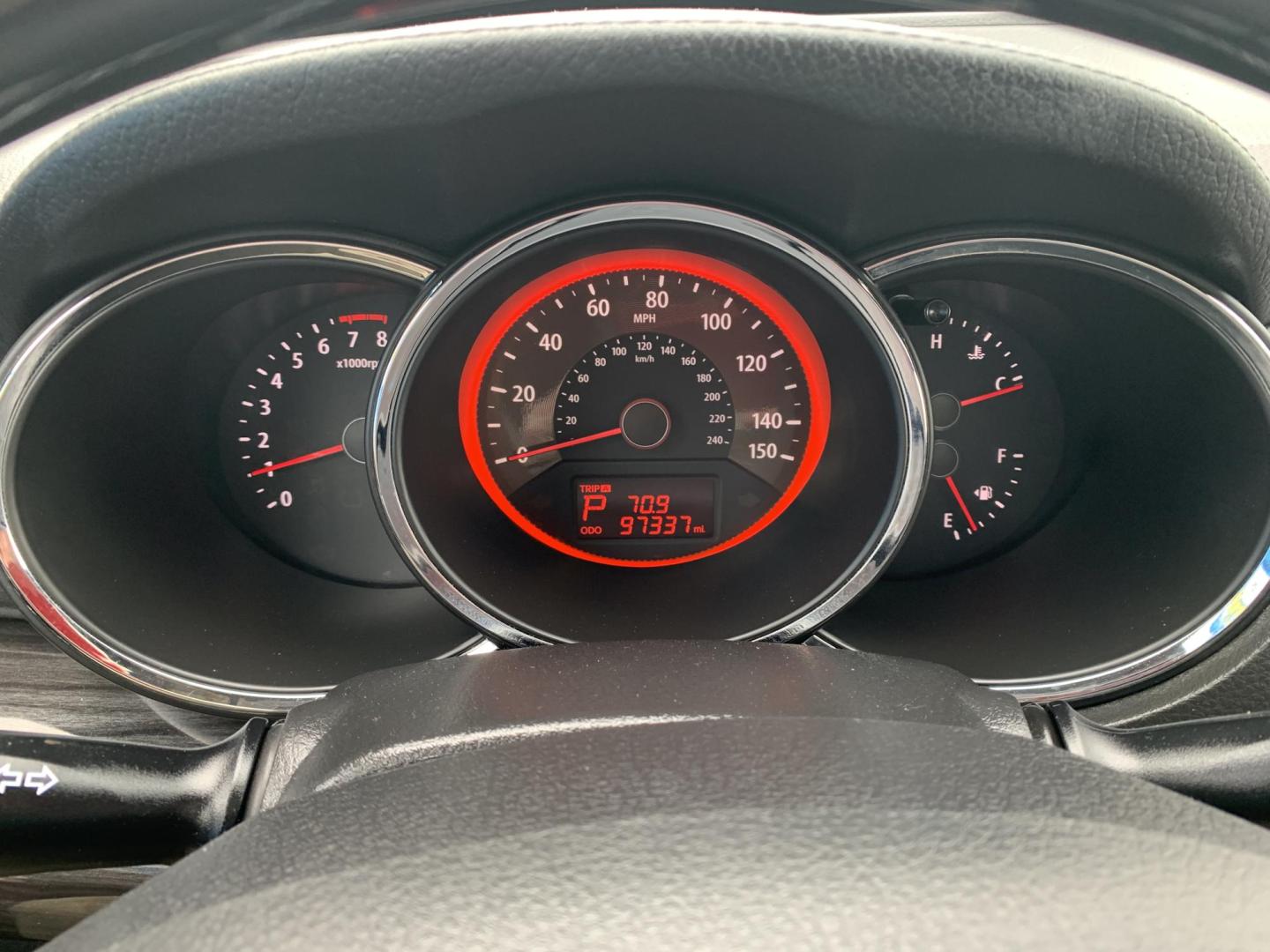 2013 GRAY /BLACK Kia Sorento SX AWD (5XYKWDA22DG) with an 3.5L V6 DOHC 24V engine, Automatic transmission, located at 506 S. Kingshighway, Cape Girardeau, MO, 63703, (573) 235-5000, 37.294991, -89.553635 - 2013 Kia Sorento SX AWD 97,xxx miles Heated and Cooled Drivers Seat Heated Steering Wheel AWD Bluetooth Power Seats Leather Seats Sun Roof 3rd. Row We have financing available and we accept trades! Fill out a credit application on our website or come by today! If you have any questions, - Photo#26