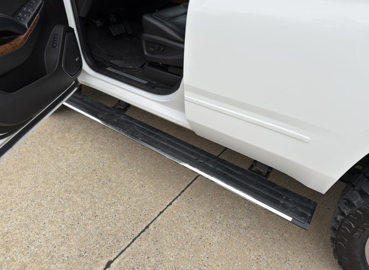 2017 WHITE /Black Chevrolet Tahoe Premier 4WD (1GNSKCKC6HR) with an 5.3L V8 engine, Automatic transmission, located at 2990 Old Orchard Rd., Jackson, MO, 63755, 37.354214, -89.612106 - 2017 Chevrolet Tahoe 1500 Premier 124xxx miles 4 Wheel Drive 5.3L V8 Automatic Leather 3rd Row Rear Entertainment Navigation Power/Heated/Cooled Seats Heated Rear Seats Heated Steering Wheel Backup Camera Sunroof Bluetooth Heads Up Display Power Running Boards Remote Start Cruise - Photo#10