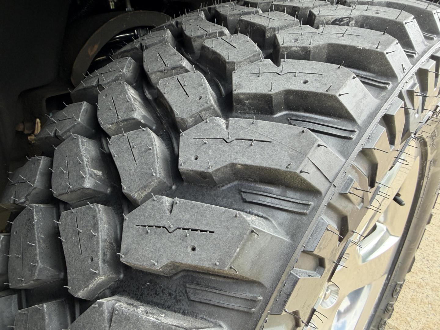 2017 WHITE /Black Chevrolet Tahoe Premier 4WD (1GNSKCKC6HR) with an 5.3L V8 engine, Automatic transmission, located at 2990 Old Orchard Rd., Jackson, MO, 63755, 37.354214, -89.612106 - 2017 Chevrolet Tahoe 1500 Premier 124xxx miles 4 Wheel Drive 5.3L V8 Automatic Leather 3rd Row Rear Entertainment Navigation Power/Heated/Cooled Seats Heated Rear Seats Heated Steering Wheel Backup Camera Sunroof Bluetooth Heads Up Display Power Running Boards Remote Start Cruise - Photo#46