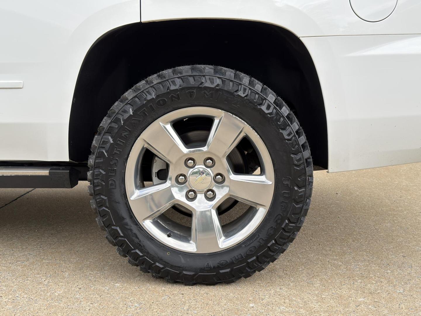 2017 WHITE /Black Chevrolet Tahoe Premier 4WD (1GNSKCKC6HR) with an 5.3L V8 engine, Automatic transmission, located at 2990 Old Orchard Rd., Jackson, MO, 63755, 37.354214, -89.612106 - 2017 Chevrolet Tahoe 1500 Premier 124xxx miles 4 Wheel Drive 5.3L V8 Automatic Leather 3rd Row Rear Entertainment Navigation Power/Heated/Cooled Seats Heated Rear Seats Heated Steering Wheel Backup Camera Sunroof Bluetooth Heads Up Display Power Running Boards Remote Start Cruise - Photo#48