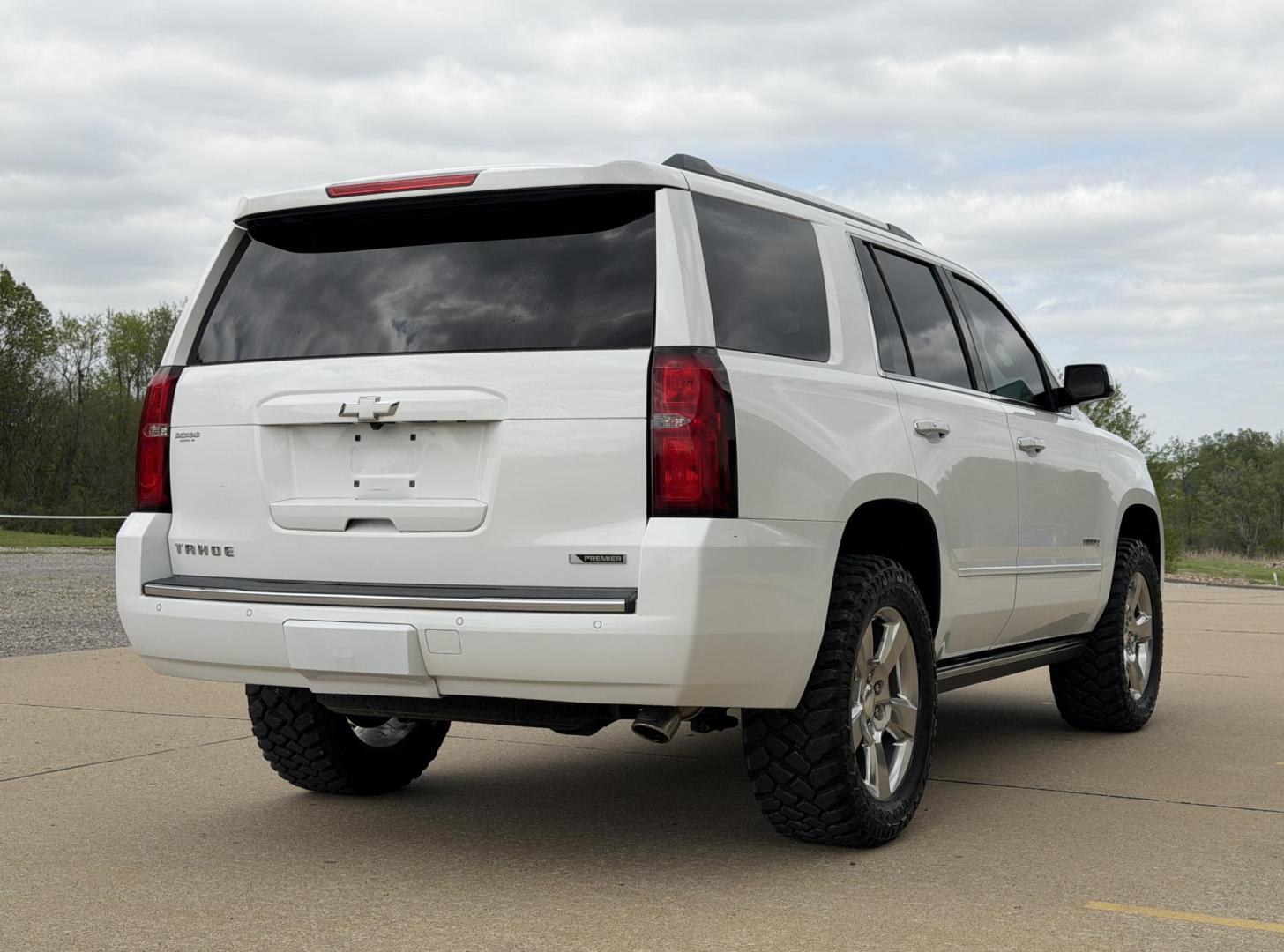 2017 WHITE /Black Chevrolet Tahoe Premier 4WD (1GNSKCKC6HR) with an 5.3L V8 engine, Automatic transmission, located at 2990 Old Orchard Rd., Jackson, MO, 63755, 37.354214, -89.612106 - 2017 Chevrolet Tahoe 1500 Premier 124xxx miles 4 Wheel Drive 5.3L V8 Automatic Leather 3rd Row Rear Entertainment Navigation Power/Heated/Cooled Seats Heated Rear Seats Heated Steering Wheel Backup Camera Sunroof Bluetooth Heads Up Display Power Running Boards Remote Start Cruise - Photo#15