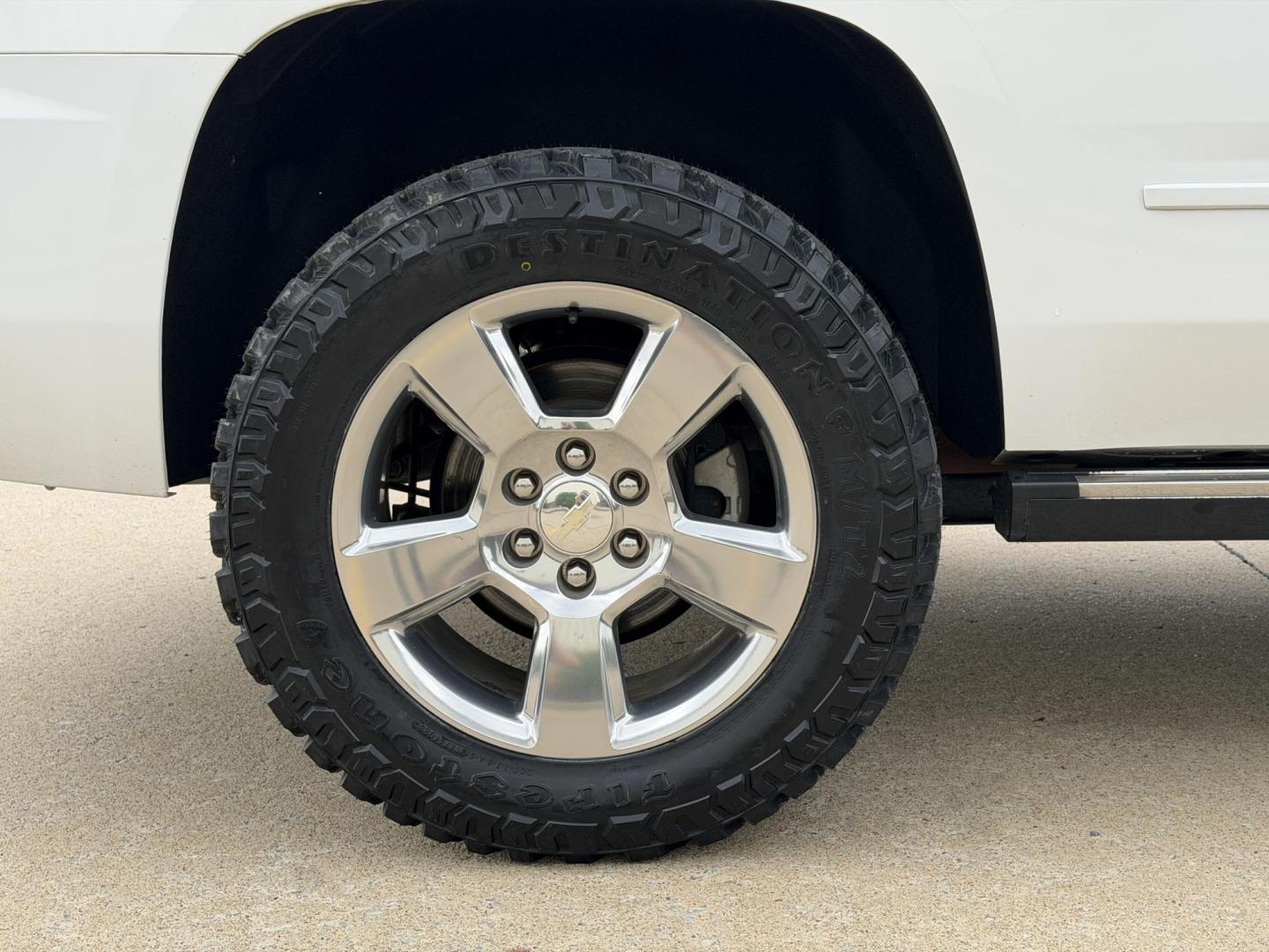 2017 WHITE /Black Chevrolet Tahoe Premier 4WD (1GNSKCKC6HR) with an 5.3L V8 engine, Automatic transmission, located at 2990 Old Orchard Rd., Jackson, MO, 63755, 37.354214, -89.612106 - 2017 Chevrolet Tahoe 1500 Premier 124xxx miles 4 Wheel Drive 5.3L V8 Automatic Leather 3rd Row Rear Entertainment Navigation Power/Heated/Cooled Seats Heated Rear Seats Heated Steering Wheel Backup Camera Sunroof Bluetooth Heads Up Display Power Running Boards Remote Start Cruise - Photo#49