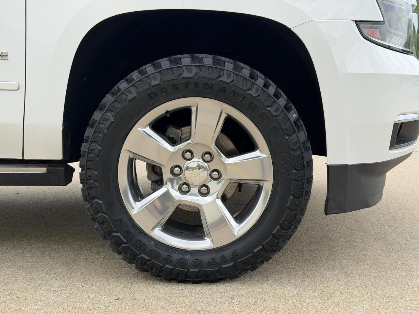 2017 WHITE /Black Chevrolet Tahoe Premier 4WD (1GNSKCKC6HR) with an 5.3L V8 engine, Automatic transmission, located at 2990 Old Orchard Rd., Jackson, MO, 63755, 37.354214, -89.612106 - 2017 Chevrolet Tahoe 1500 Premier 124xxx miles 4 Wheel Drive 5.3L V8 Automatic Leather 3rd Row Rear Entertainment Navigation Power/Heated/Cooled Seats Heated Rear Seats Heated Steering Wheel Backup Camera Sunroof Bluetooth Heads Up Display Power Running Boards Remote Start Cruise - Photo#50