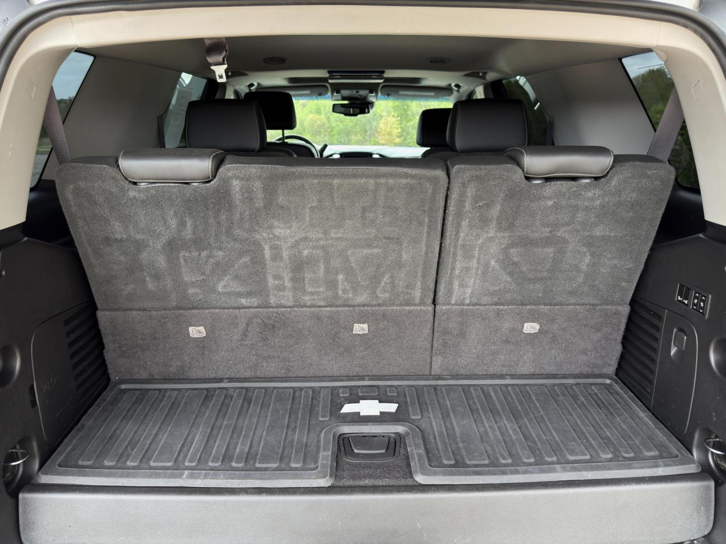 2017 WHITE /Black Chevrolet Tahoe Premier 4WD (1GNSKCKC6HR) with an 5.3L V8 engine, Automatic transmission, located at 2990 Old Orchard Rd., Jackson, MO, 63755, 37.354214, -89.612106 - 2017 Chevrolet Tahoe 1500 Premier 124xxx miles 4 Wheel Drive 5.3L V8 Automatic Leather 3rd Row Rear Entertainment Navigation Power/Heated/Cooled Seats Heated Rear Seats Heated Steering Wheel Backup Camera Sunroof Bluetooth Heads Up Display Power Running Boards Remote Start Cruise - Photo#27