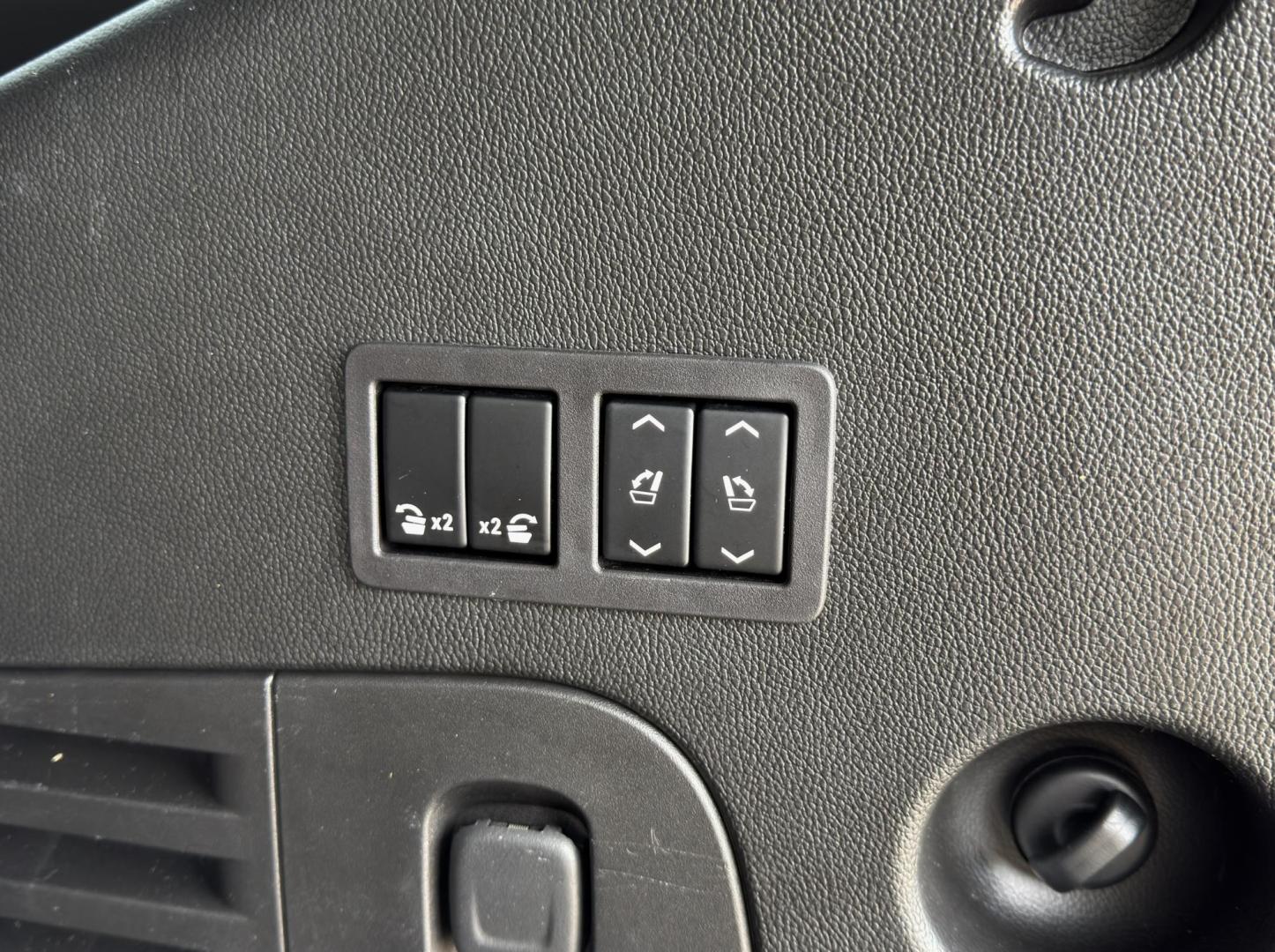 2017 WHITE /Black Chevrolet Tahoe Premier 4WD (1GNSKCKC6HR) with an 5.3L V8 engine, Automatic transmission, located at 2990 Old Orchard Rd., Jackson, MO, 63755, 37.354214, -89.612106 - 2017 Chevrolet Tahoe 1500 Premier 124xxx miles 4 Wheel Drive 5.3L V8 Automatic Leather 3rd Row Rear Entertainment Navigation Power/Heated/Cooled Seats Heated Rear Seats Heated Steering Wheel Backup Camera Sunroof Bluetooth Heads Up Display Power Running Boards Remote Start Cruise - Photo#28