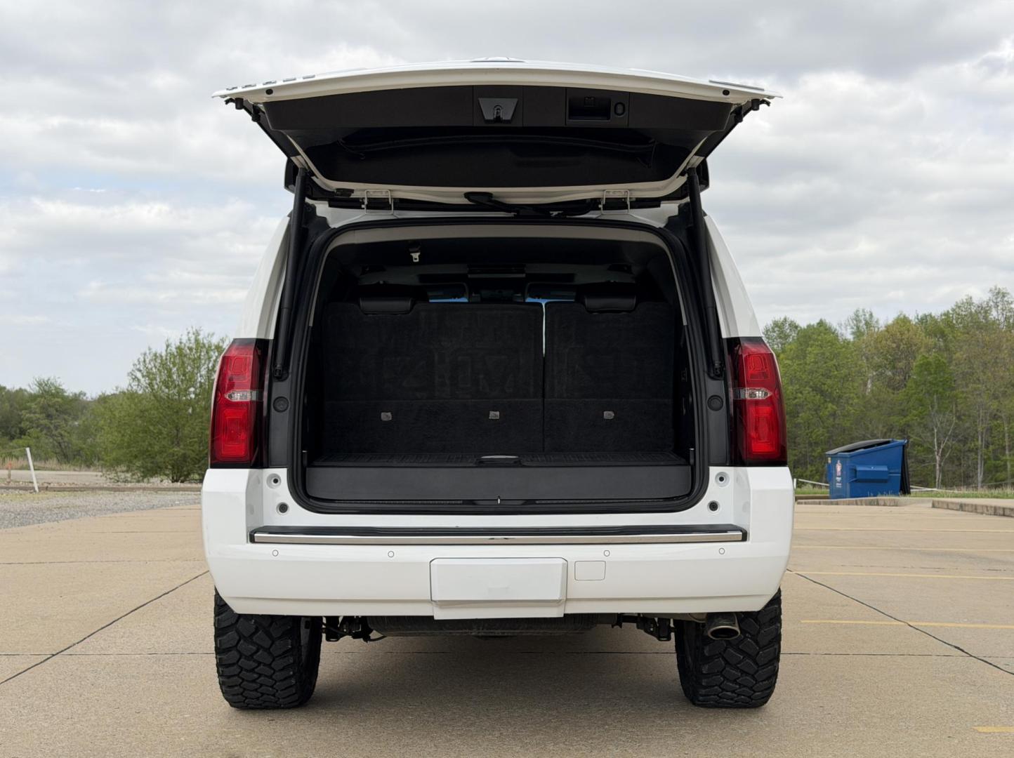 2017 WHITE /Black Chevrolet Tahoe Premier 4WD (1GNSKCKC6HR) with an 5.3L V8 engine, Automatic transmission, located at 2990 Old Orchard Rd., Jackson, MO, 63755, 37.354214, -89.612106 - 2017 Chevrolet Tahoe 1500 Premier 124xxx miles 4 Wheel Drive 5.3L V8 Automatic Leather 3rd Row Rear Entertainment Navigation Power/Heated/Cooled Seats Heated Rear Seats Heated Steering Wheel Backup Camera Sunroof Bluetooth Heads Up Display Power Running Boards Remote Start Cruise - Photo#26