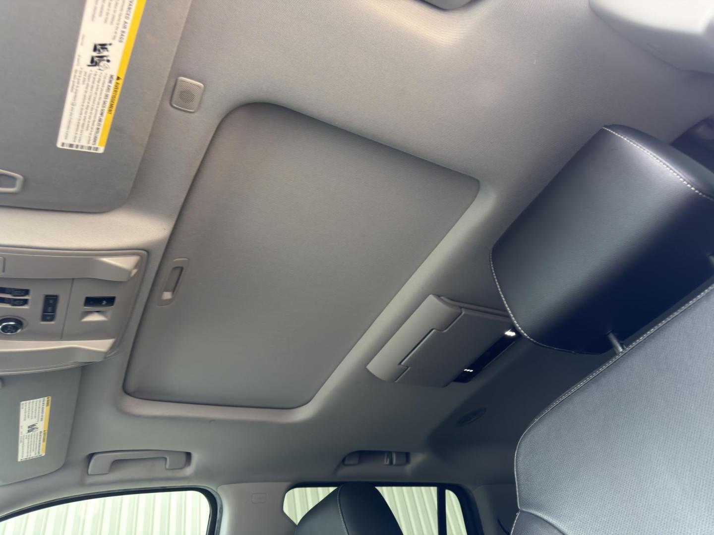 2017 WHITE /Black Chevrolet Tahoe Premier 4WD (1GNSKCKC6HR) with an 5.3L V8 engine, Automatic transmission, located at 2990 Old Orchard Rd., Jackson, MO, 63755, 37.354214, -89.612106 - 2017 Chevrolet Tahoe 1500 Premier 124xxx miles 4 Wheel Drive 5.3L V8 Automatic Leather 3rd Row Rear Entertainment Navigation Power/Heated/Cooled Seats Heated Rear Seats Heated Steering Wheel Backup Camera Sunroof Bluetooth Heads Up Display Power Running Boards Remote Start Cruise - Photo#6