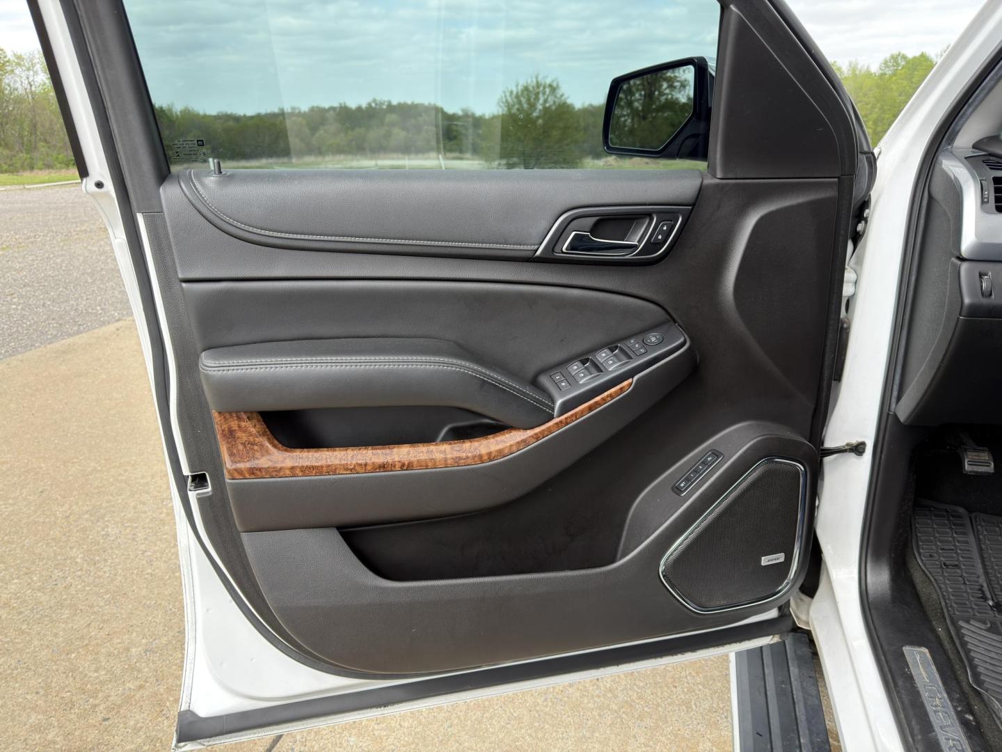 2017 WHITE /Black Chevrolet Tahoe Premier 4WD (1GNSKCKC6HR) with an 5.3L V8 engine, Automatic transmission, located at 2990 Old Orchard Rd., Jackson, MO, 63755, 37.354214, -89.612106 - 2017 Chevrolet Tahoe 1500 Premier 124xxx miles 4 Wheel Drive 5.3L V8 Automatic Leather 3rd Row Rear Entertainment Navigation Power/Heated/Cooled Seats Heated Rear Seats Heated Steering Wheel Backup Camera Sunroof Bluetooth Heads Up Display Power Running Boards Remote Start Cruise - Photo#19