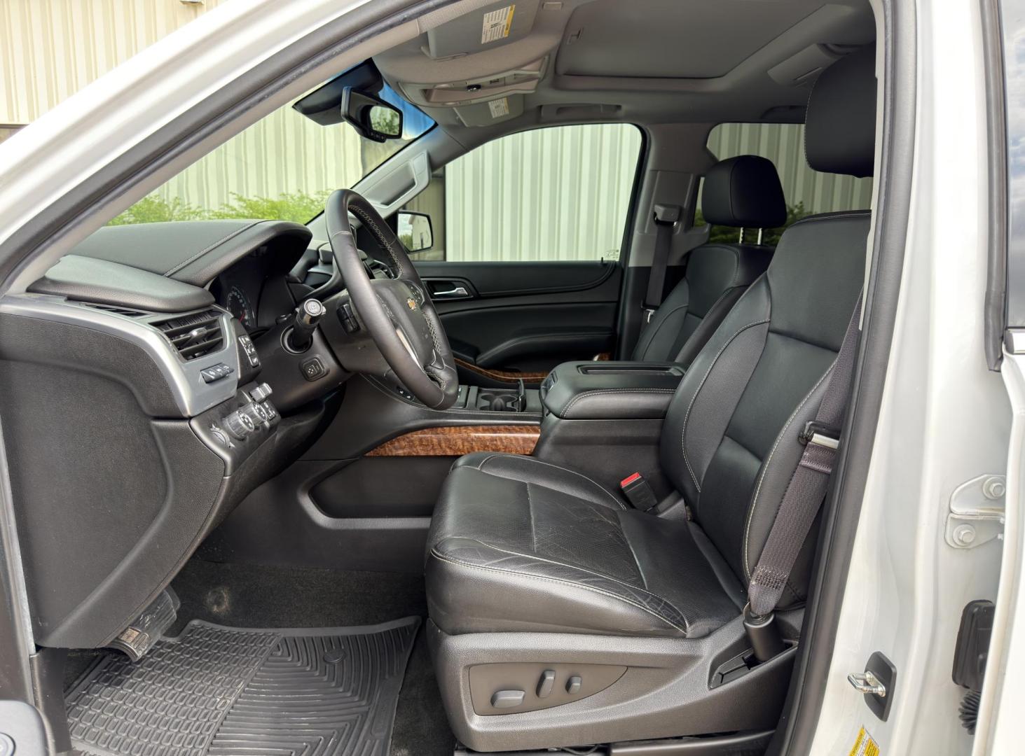 2017 WHITE /Black Chevrolet Tahoe Premier 4WD (1GNSKCKC6HR) with an 5.3L V8 engine, Automatic transmission, located at 2990 Old Orchard Rd., Jackson, MO, 63755, 37.354214, -89.612106 - 2017 Chevrolet Tahoe 1500 Premier 124xxx miles 4 Wheel Drive 5.3L V8 Automatic Leather 3rd Row Rear Entertainment Navigation Power/Heated/Cooled Seats Heated Rear Seats Heated Steering Wheel Backup Camera Sunroof Bluetooth Heads Up Display Power Running Boards Remote Start Cruise - Photo#20