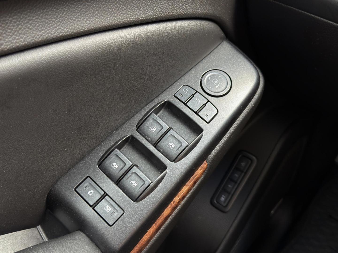 2017 WHITE /Black Chevrolet Tahoe Premier 4WD (1GNSKCKC6HR) with an 5.3L V8 engine, Automatic transmission, located at 2990 Old Orchard Rd., Jackson, MO, 63755, 37.354214, -89.612106 - 2017 Chevrolet Tahoe 1500 Premier 124xxx miles 4 Wheel Drive 5.3L V8 Automatic Leather 3rd Row Rear Entertainment Navigation Power/Heated/Cooled Seats Heated Rear Seats Heated Steering Wheel Backup Camera Sunroof Bluetooth Heads Up Display Power Running Boards Remote Start Cruise - Photo#39