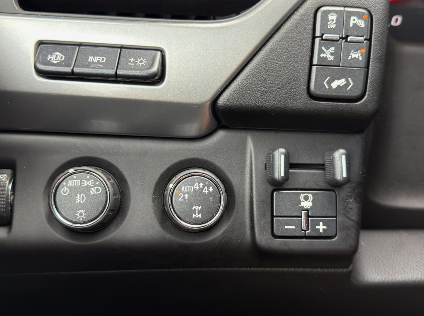 2017 WHITE /Black Chevrolet Tahoe Premier 4WD (1GNSKCKC6HR) with an 5.3L V8 engine, Automatic transmission, located at 2990 Old Orchard Rd., Jackson, MO, 63755, 37.354214, -89.612106 - 2017 Chevrolet Tahoe 1500 Premier 124xxx miles 4 Wheel Drive 5.3L V8 Automatic Leather 3rd Row Rear Entertainment Navigation Power/Heated/Cooled Seats Heated Rear Seats Heated Steering Wheel Backup Camera Sunroof Bluetooth Heads Up Display Power Running Boards Remote Start Cruise - Photo#2