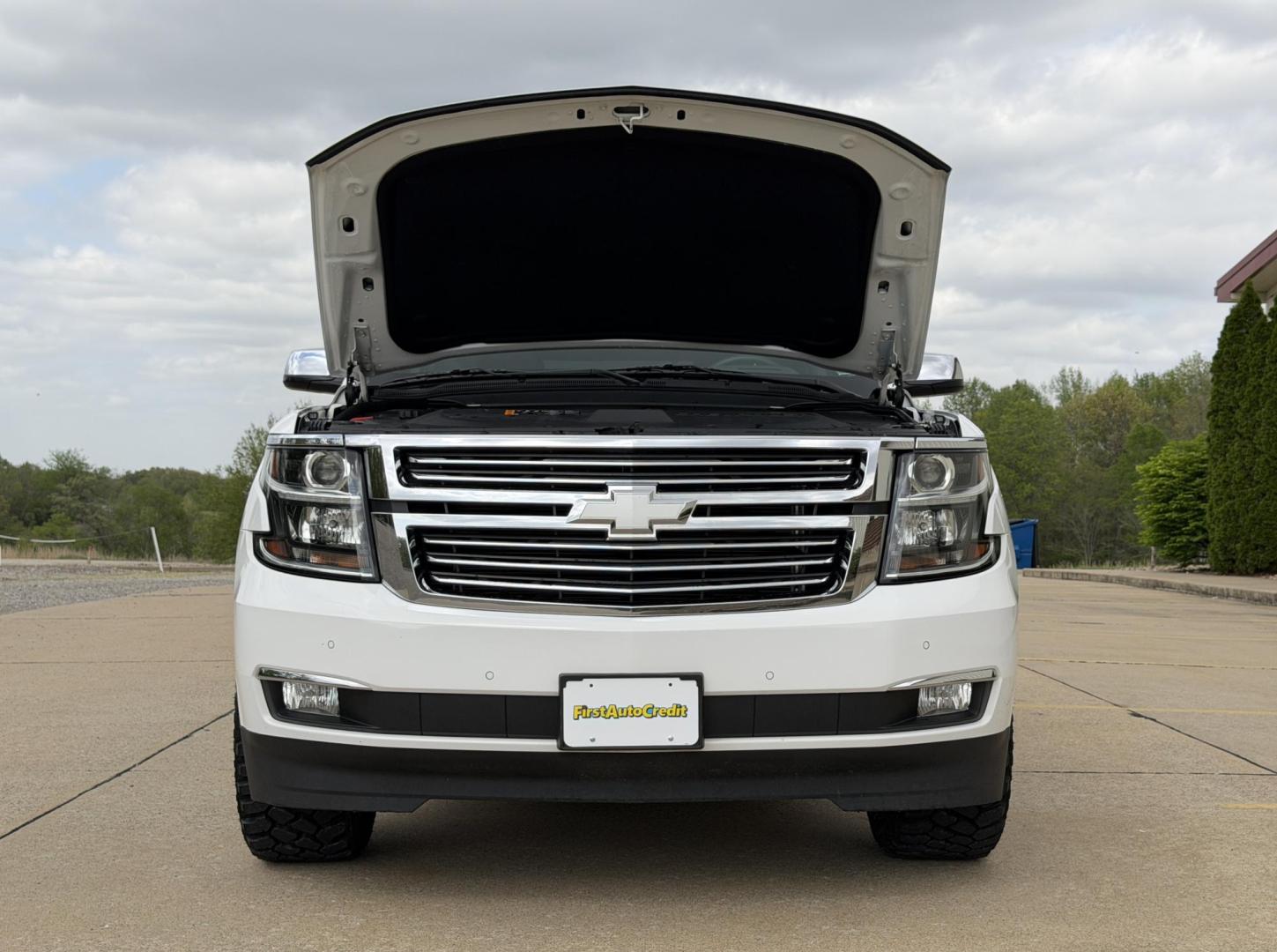 2017 WHITE /Black Chevrolet Tahoe Premier 4WD (1GNSKCKC6HR) with an 5.3L V8 engine, Automatic transmission, located at 2990 Old Orchard Rd., Jackson, MO, 63755, 37.354214, -89.612106 - 2017 Chevrolet Tahoe 1500 Premier 124xxx miles 4 Wheel Drive 5.3L V8 Automatic Leather 3rd Row Rear Entertainment Navigation Power/Heated/Cooled Seats Heated Rear Seats Heated Steering Wheel Backup Camera Sunroof Bluetooth Heads Up Display Power Running Boards Remote Start Cruise - Photo#44
