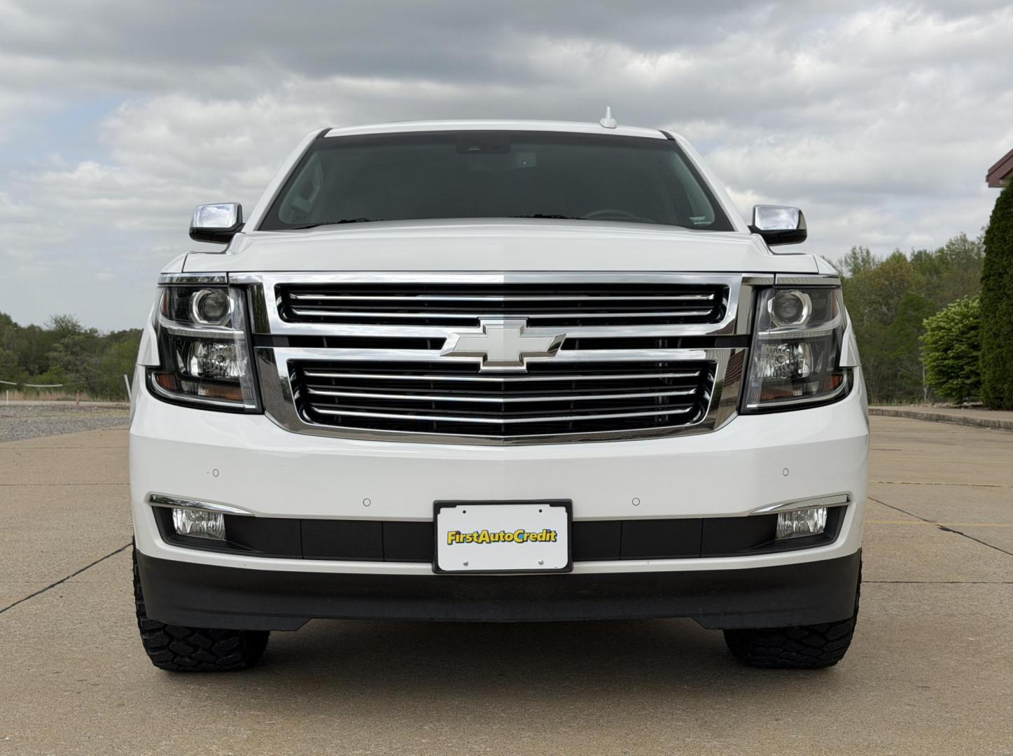 2017 WHITE /Black Chevrolet Tahoe Premier 4WD (1GNSKCKC6HR) with an 5.3L V8 engine, Automatic transmission, located at 2990 Old Orchard Rd., Jackson, MO, 63755, 37.354214, -89.612106 - 2017 Chevrolet Tahoe 1500 Premier 124xxx miles 4 Wheel Drive 5.3L V8 Automatic Leather 3rd Row Rear Entertainment Navigation Power/Heated/Cooled Seats Heated Rear Seats Heated Steering Wheel Backup Camera Sunroof Bluetooth Heads Up Display Power Running Boards Remote Start Cruise - Photo#18