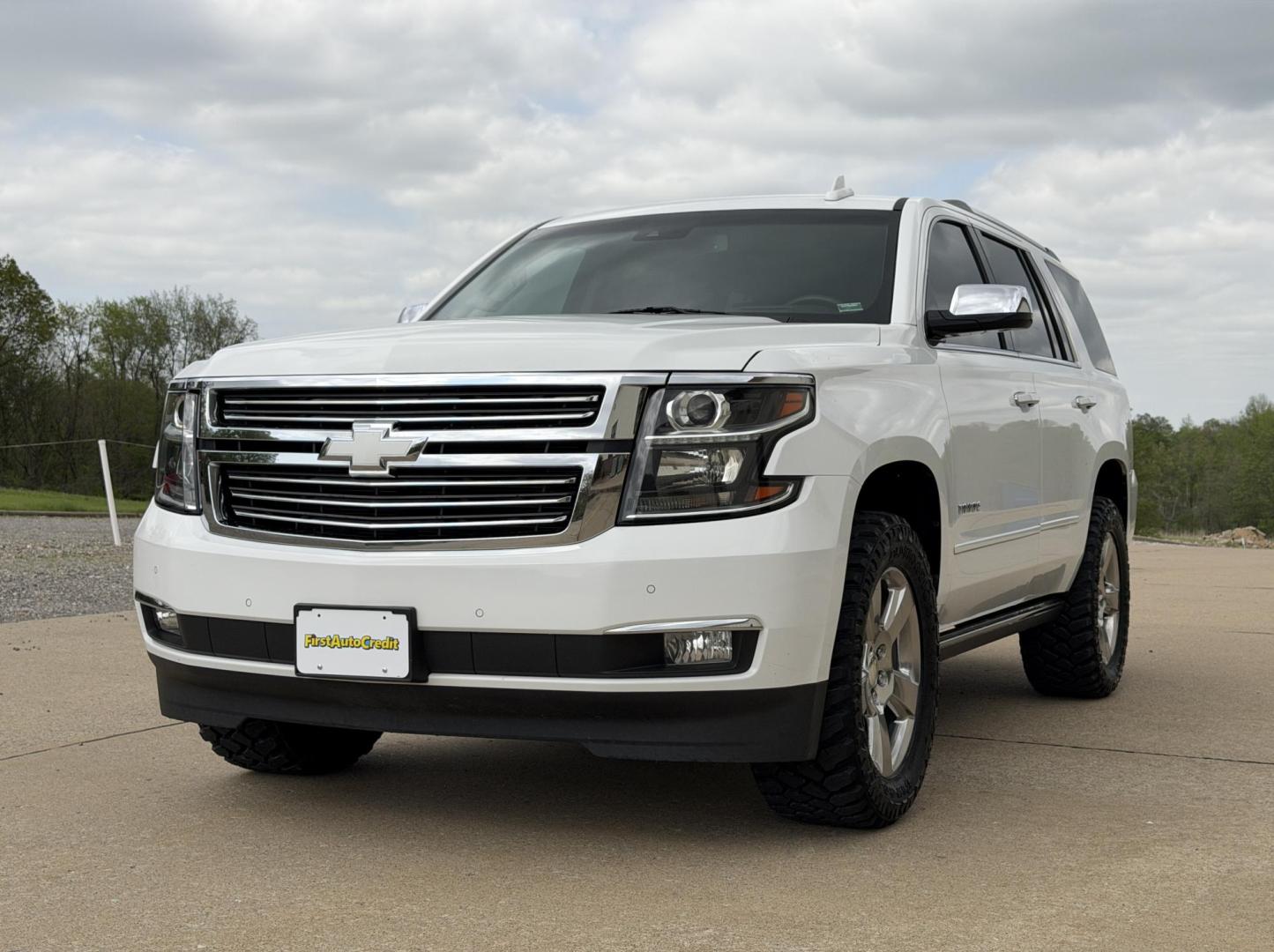 2017 WHITE /Black Chevrolet Tahoe Premier 4WD (1GNSKCKC6HR) with an 5.3L V8 engine, Automatic transmission, located at 2990 Old Orchard Rd., Jackson, MO, 63755, 37.354214, -89.612106 - 2017 Chevrolet Tahoe 1500 Premier 124xxx miles 4 Wheel Drive 5.3L V8 Automatic Leather 3rd Row Rear Entertainment Navigation Power/Heated/Cooled Seats Heated Rear Seats Heated Steering Wheel Backup Camera Sunroof Bluetooth Heads Up Display Power Running Boards Remote Start Cruise - Photo#12