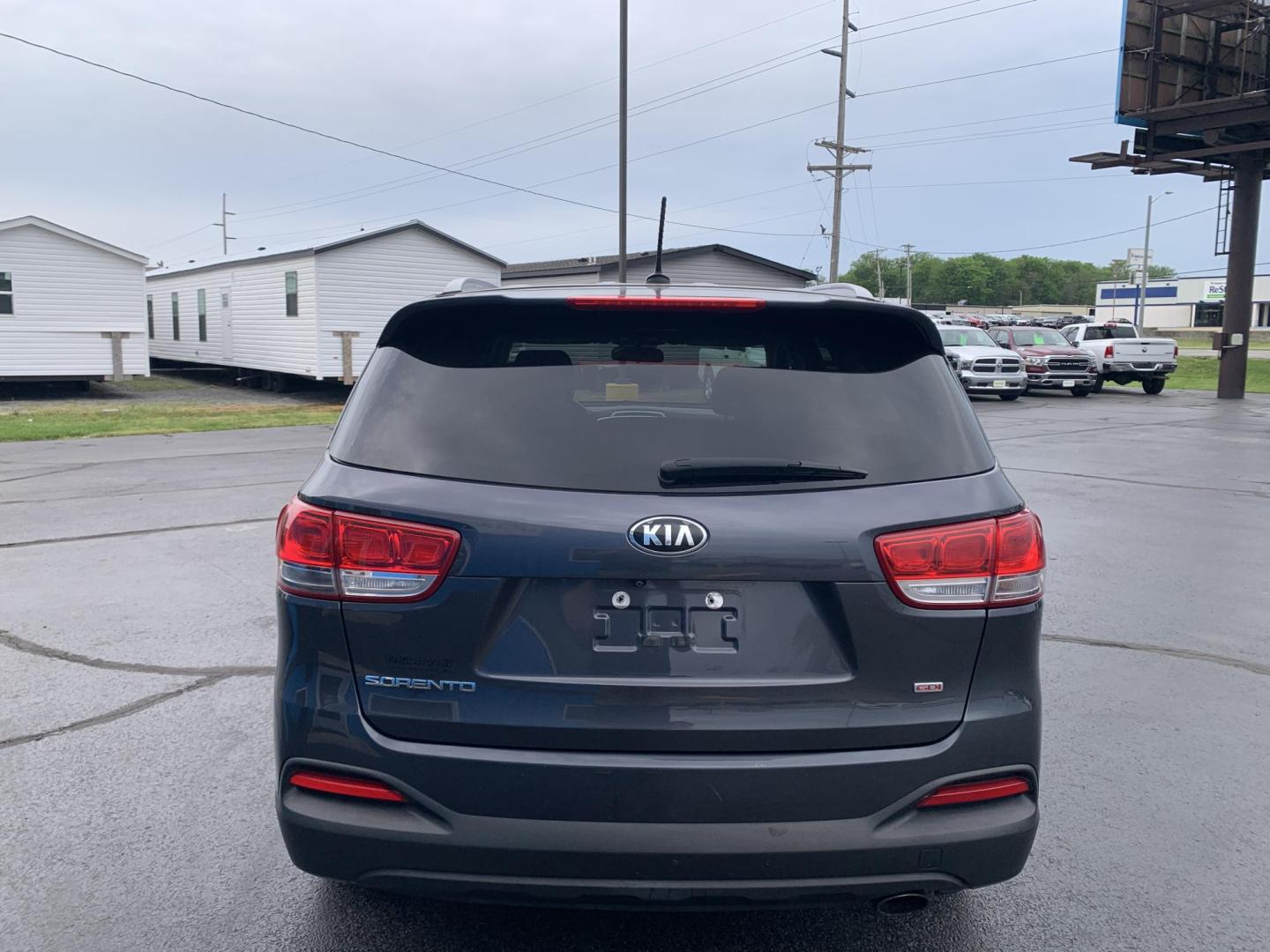 2017 GRAY /GRAY Kia Sorento L (5XYPG4A39HG) with an 2.4L L4 DOHC 16V engine, Automatic transmission, located at 506 S. Kingshighway, Cape Girardeau, MO, 63703, (573) 235-5000, 37.294991, -89.553635 - 2017 Kia Sorento L 113,xxx miles Bluetooth Cruise Cloth Seats Backup Camera Power Windows/Locks/Mirrors We have financing available and we accept trades! Fill out a credit application on our website or come by today! If you have any questions, give us a call at (573) 235-5000 or visit our - Photo#6