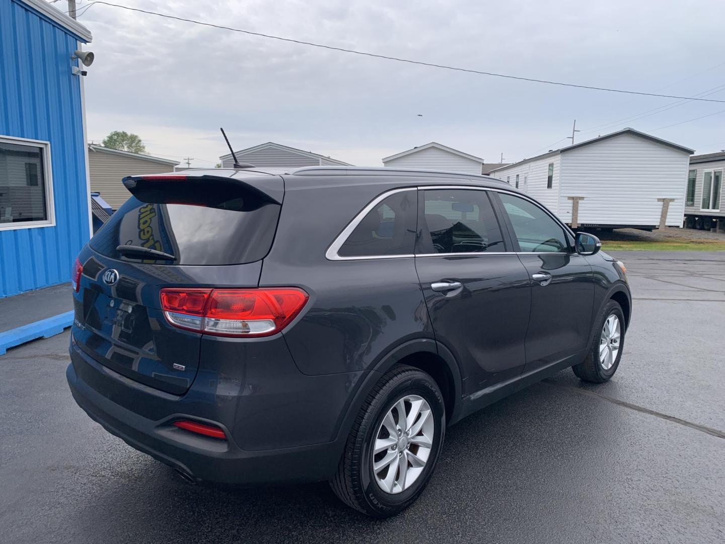 2017 GRAY /GRAY Kia Sorento L (5XYPG4A39HG) with an 2.4L L4 DOHC 16V engine, Automatic transmission, located at 506 S. Kingshighway, Cape Girardeau, MO, 63703, (573) 235-5000, 37.294991, -89.553635 - 2017 Kia Sorento L 113,xxx miles Bluetooth Cruise Cloth Seats Backup Camera Power Windows/Locks/Mirrors We have financing available and we accept trades! Fill out a credit application on our website or come by today! If you have any questions, give us a call at (573) 235-5000 or visit our - Photo#8