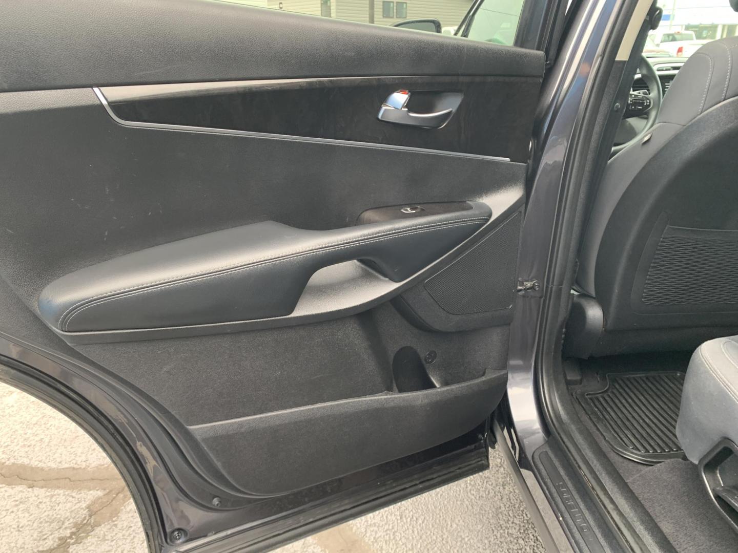 2017 GRAY /GRAY Kia Sorento L (5XYPG4A39HG) with an 2.4L L4 DOHC 16V engine, Automatic transmission, located at 506 S. Kingshighway, Cape Girardeau, MO, 63703, (573) 235-5000, 37.294991, -89.553635 - 2017 Kia Sorento L 113,xxx miles Bluetooth Cruise Cloth Seats Backup Camera Power Windows/Locks/Mirrors We have financing available and we accept trades! Fill out a credit application on our website or come by today! If you have any questions, give us a call at (573) 235-5000 or visit our - Photo#16