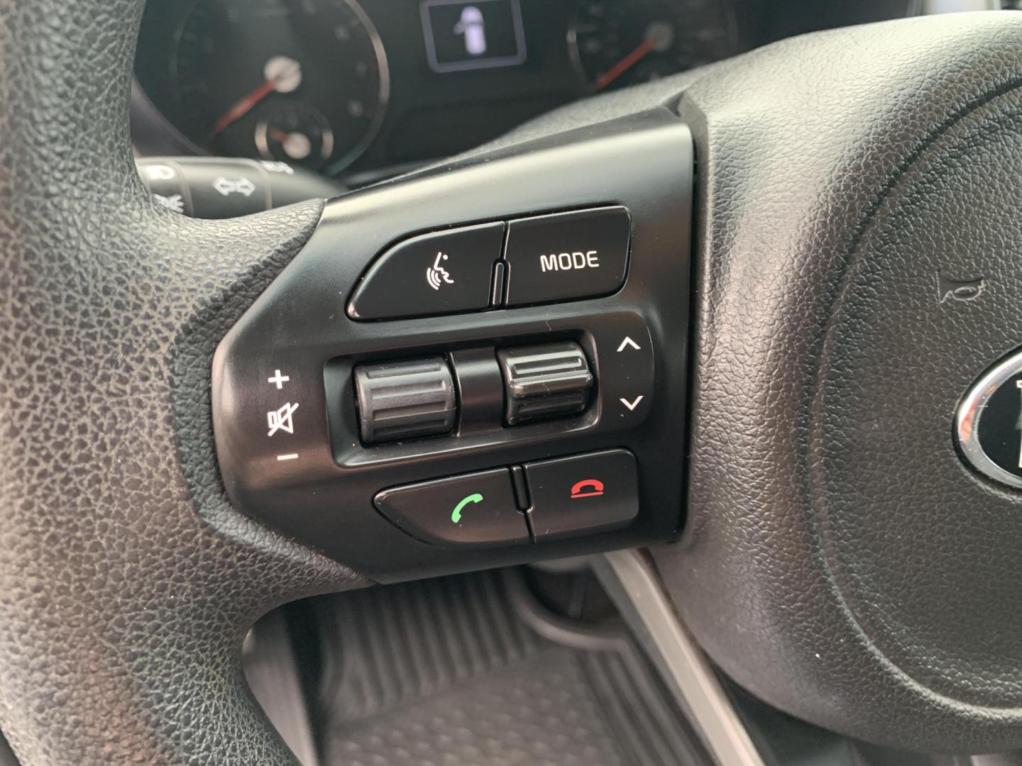 2017 GRAY /GRAY Kia Sorento L (5XYPG4A39HG) with an 2.4L L4 DOHC 16V engine, Automatic transmission, located at 506 S. Kingshighway, Cape Girardeau, MO, 63703, (573) 235-5000, 37.294991, -89.553635 - 2017 Kia Sorento L 113,xxx miles Bluetooth Cruise Cloth Seats Backup Camera Power Windows/Locks/Mirrors We have financing available and we accept trades! Fill out a credit application on our website or come by today! If you have any questions, give us a call at (573) 235-5000 or visit our - Photo#22