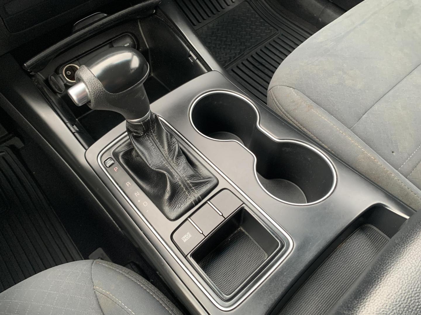 2017 GRAY /GRAY Kia Sorento L (5XYPG4A39HG) with an 2.4L L4 DOHC 16V engine, Automatic transmission, located at 506 S. Kingshighway, Cape Girardeau, MO, 63703, (573) 235-5000, 37.294991, -89.553635 - 2017 Kia Sorento L 113,xxx miles Bluetooth Cruise Cloth Seats Backup Camera Power Windows/Locks/Mirrors We have financing available and we accept trades! Fill out a credit application on our website or come by today! If you have any questions, give us a call at (573) 235-5000 or visit our - Photo#29