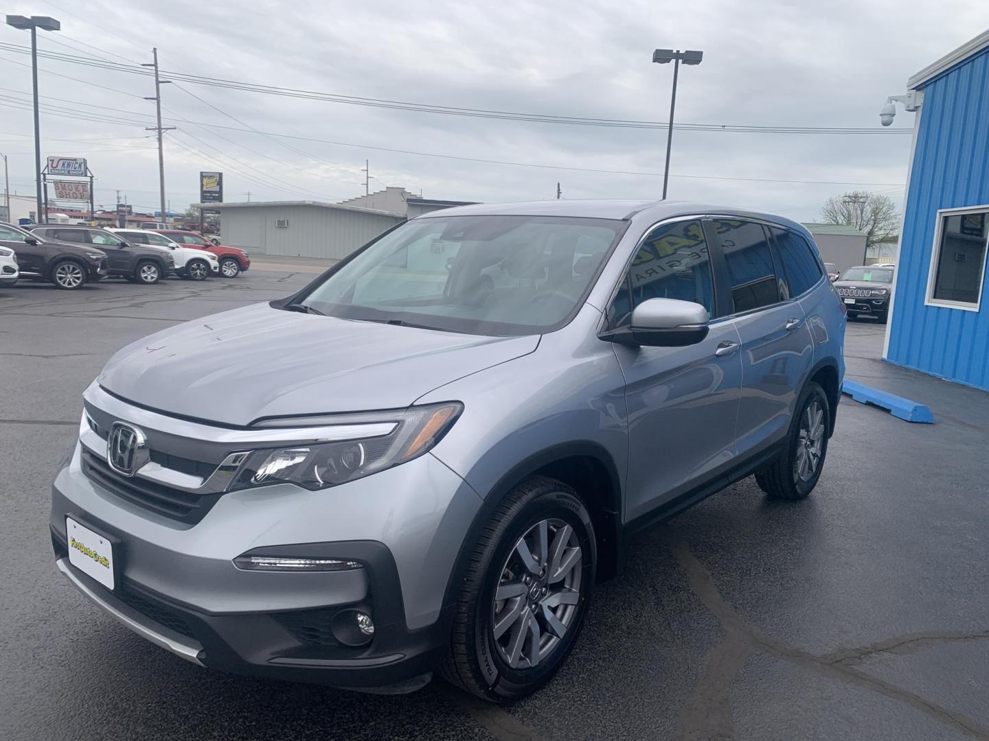 2019 SILVER /GRAY Honda Pilot EX 4WD (5FNYF6H32KB) with an 3.5L V6 SOHC 24V engine, Automatic transmission, located at 506 S. Kingshighway, Cape Girardeau, MO, 63703, (573) 235-5000, 37.294991, -89.553635 - 2019 Honda Pilot EX 4WD 104,xxx miles Adaptive Cruise Lane Warning Apple CarPlay Heated Seats Cloth Seats 3rd. Row Power Windows/Locks/Mirrors We have financing available and we accept trades! Fill out a credit application on our website or come by today! If you have any questions, give - Photo#3